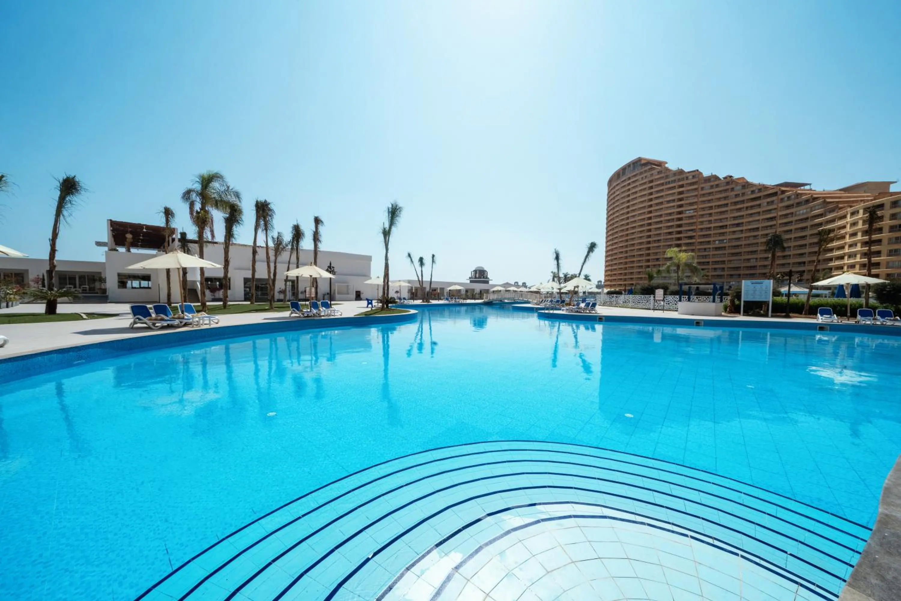 Swimming pool in Porto Sokhna Hotel & Spa