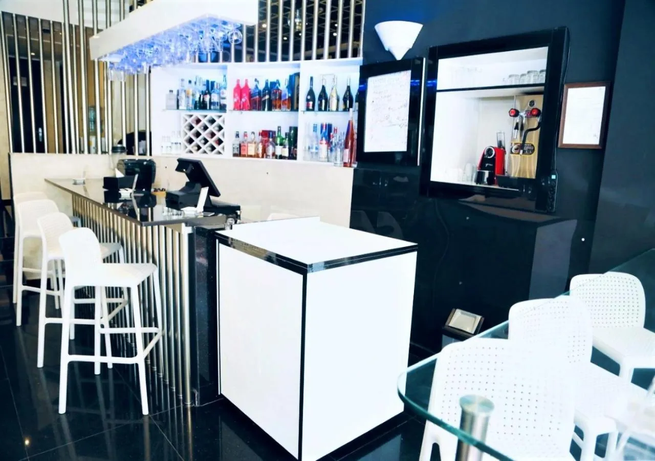 Lounge or bar in Beverly Hotel Beirut