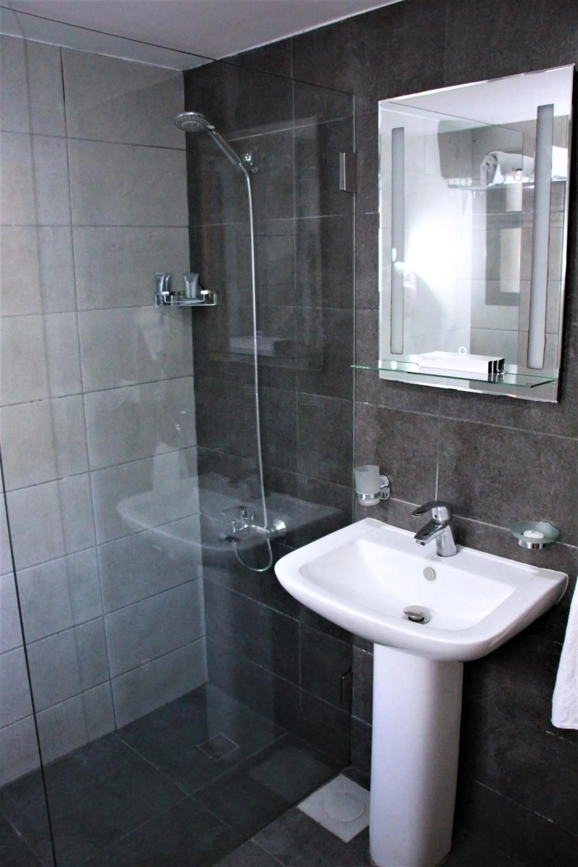 Shower in Beverly Hotel Beirut