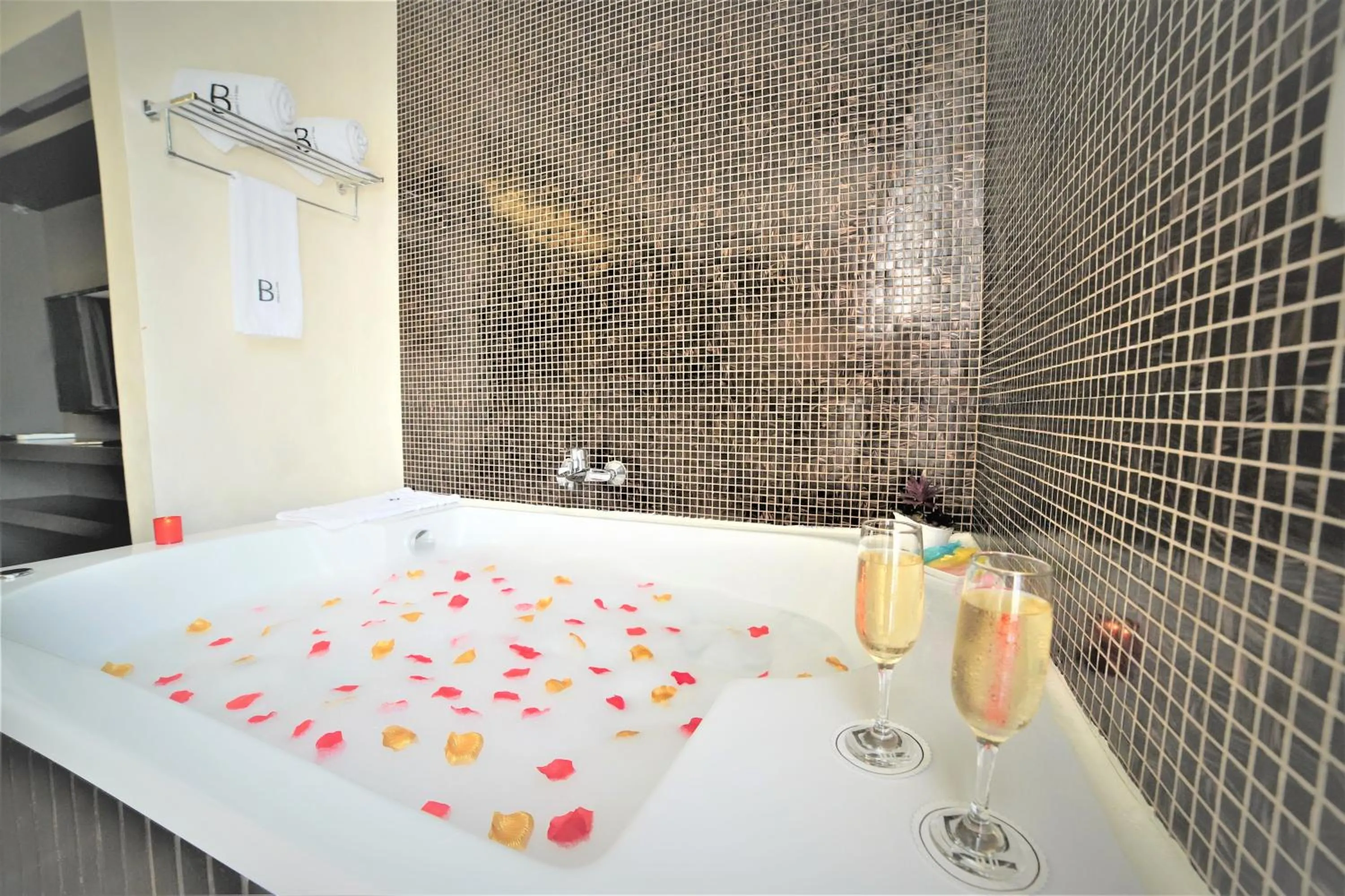 Bath in Beverly Hotel Beirut