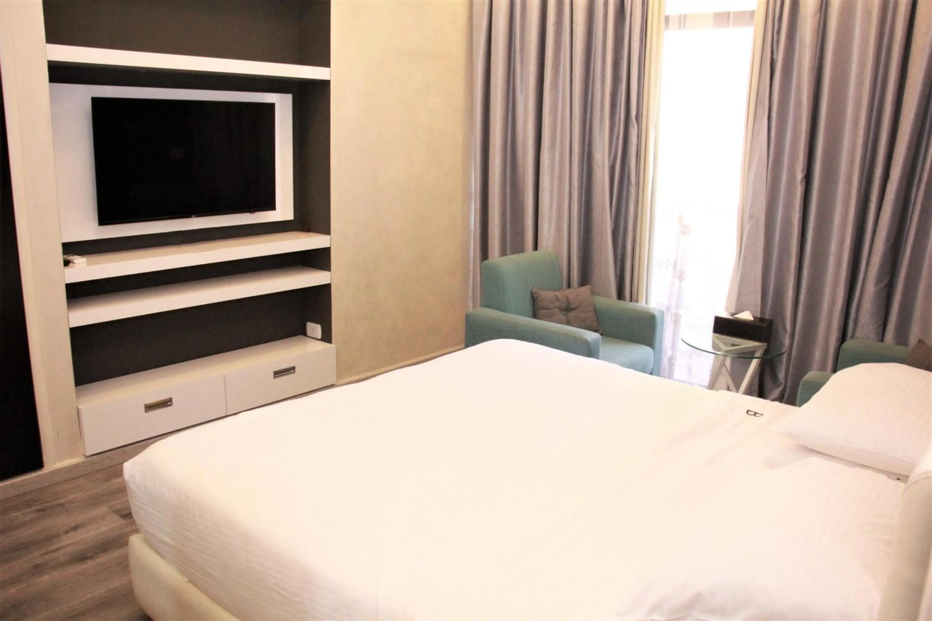 TV and multimedia, Bed in Beverly Hotel Beirut