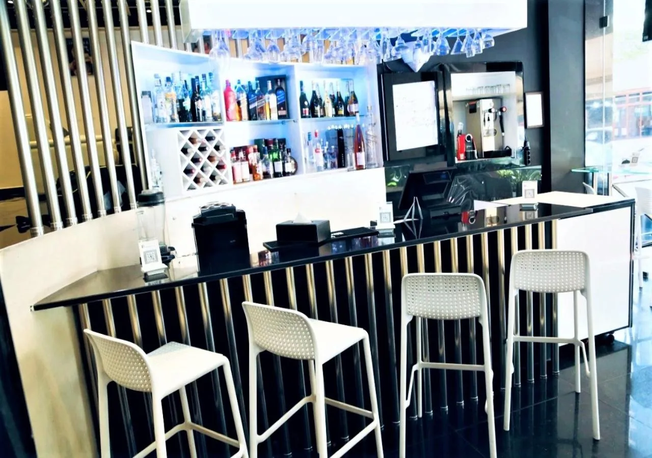 Lounge or bar in Beverly Hotel Beirut