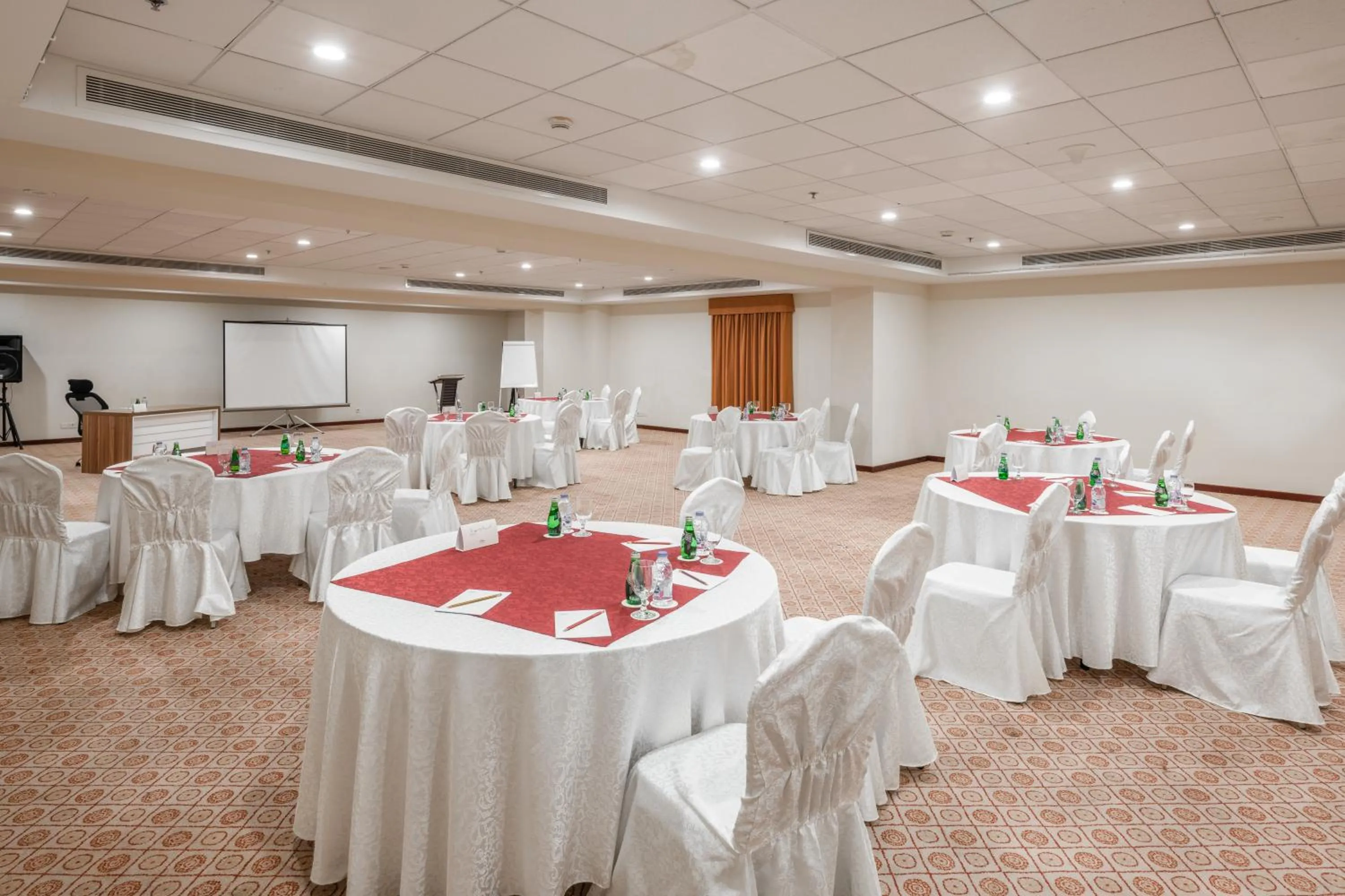 Meeting/conference room in Makarem Umm Al Qura Hotel