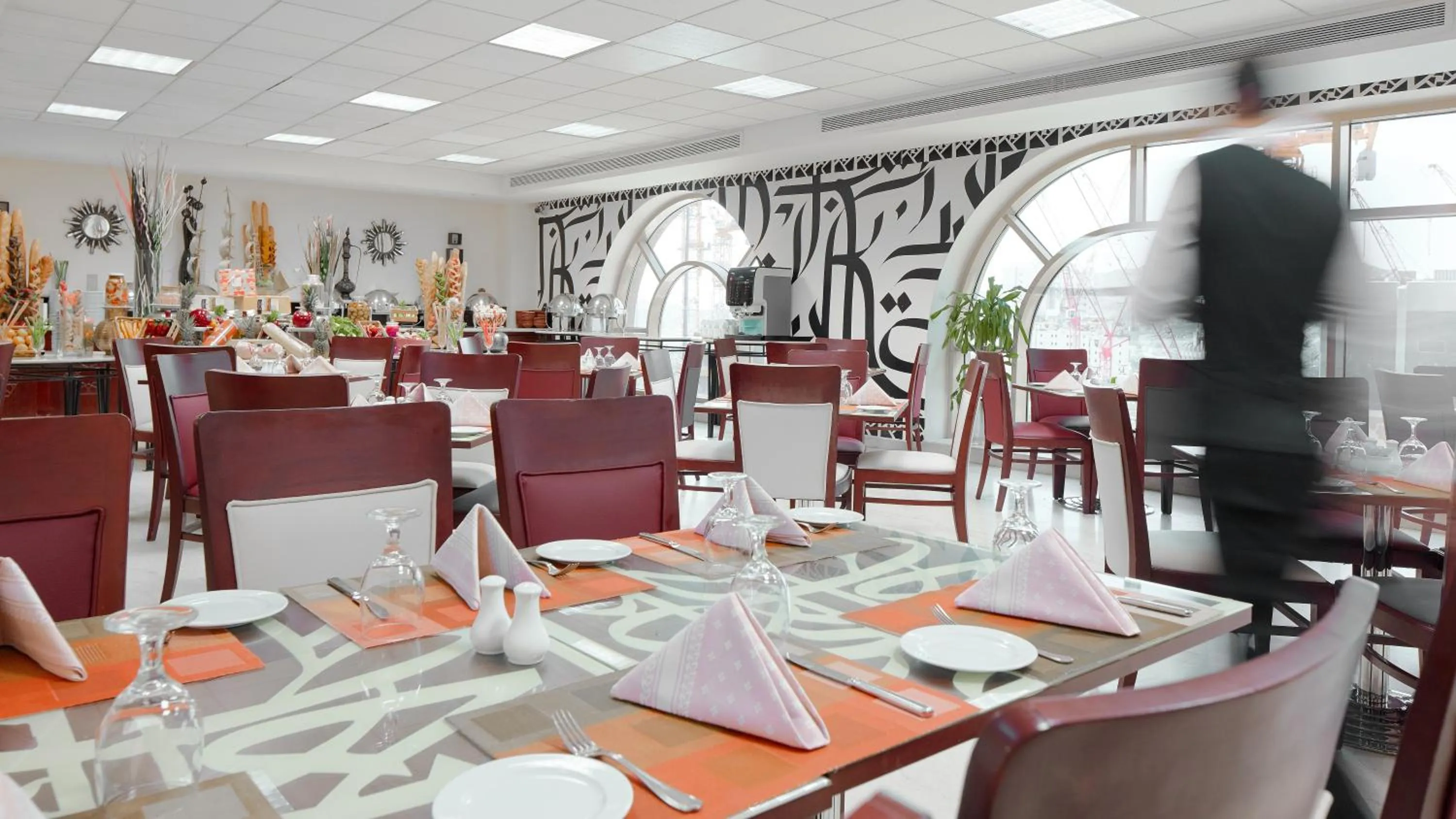 Restaurant/places to eat in Makarem Umm Al Qura Hotel