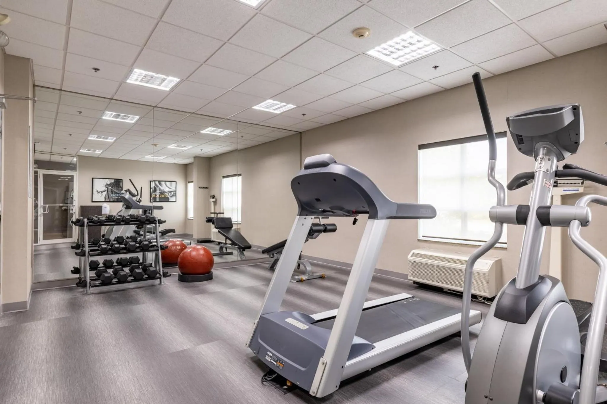 Fitness centre/facilities in Staybridge Suites Guelph by IHG