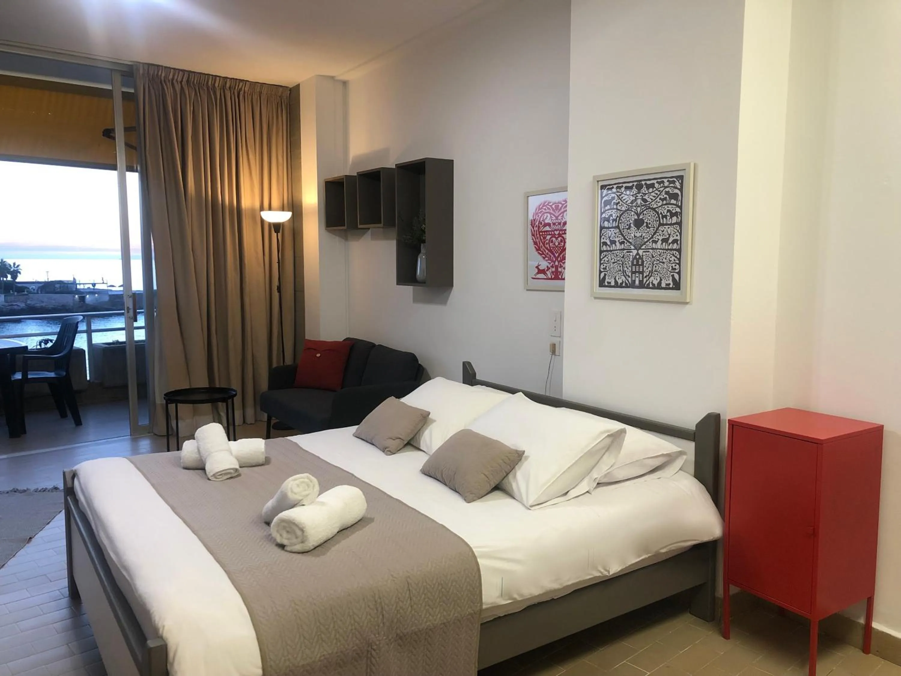 Photo of the whole room, Bed in St Paul Resort