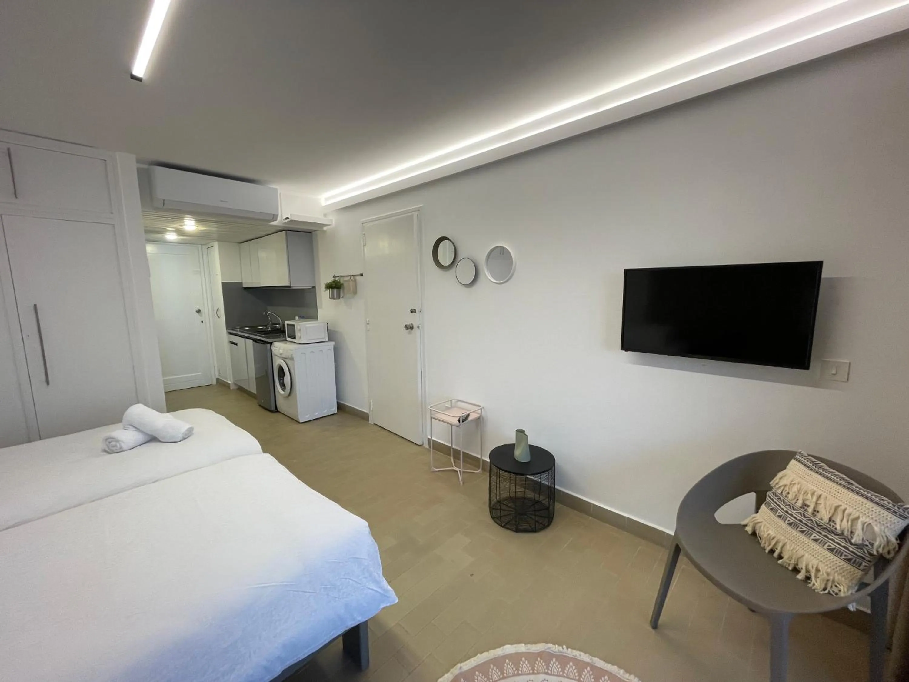 Photo of the whole room, Bed in St Paul Resort