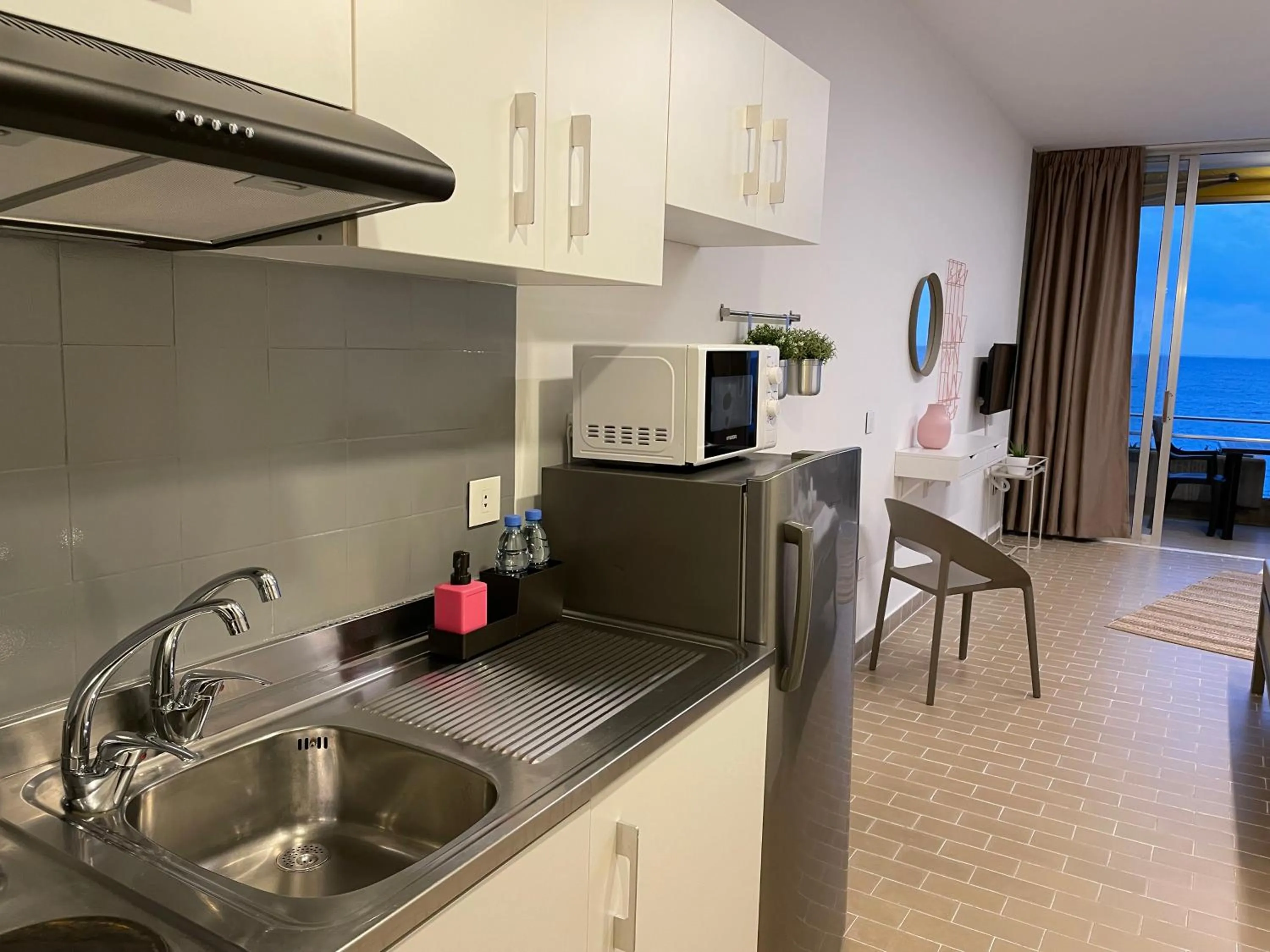 Kitchen or kitchenette in St Paul Resort
