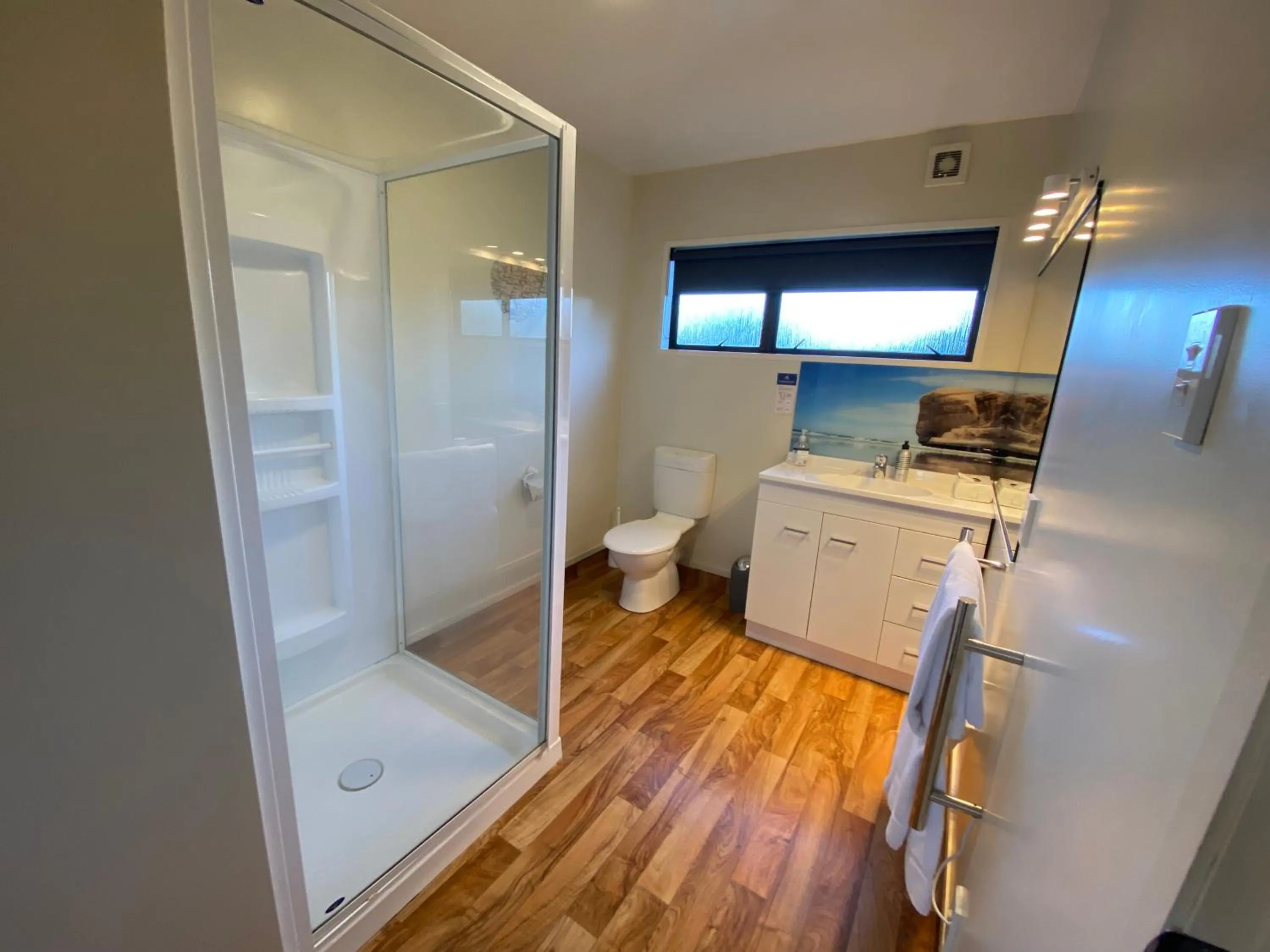 Bathroom in Commodore Motel