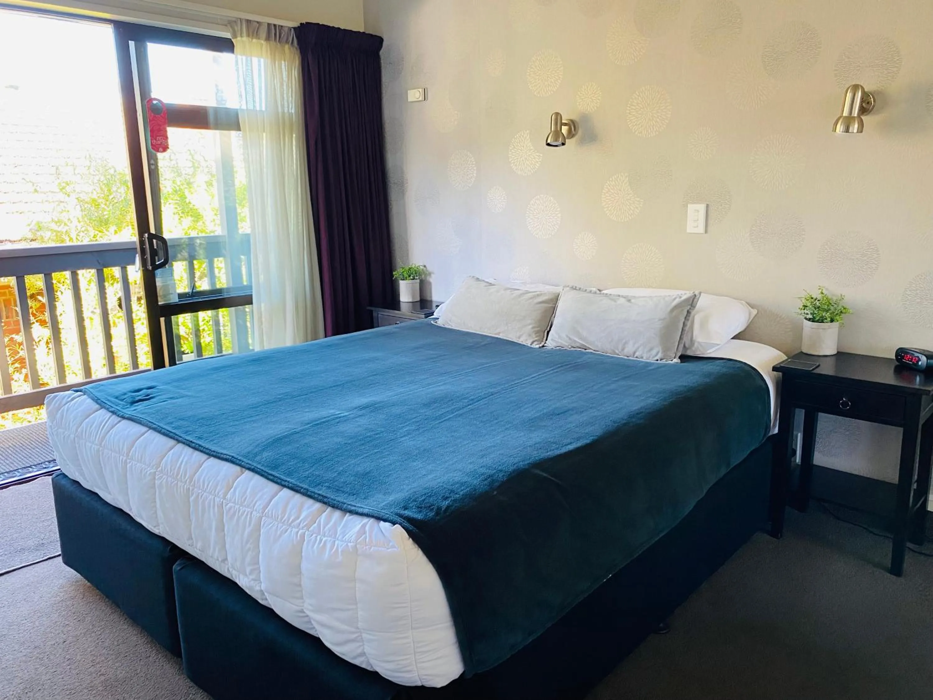 Bed in Commodore Motel