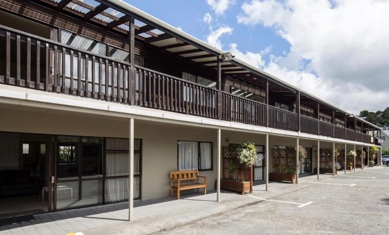 Property building in Commodore Motel