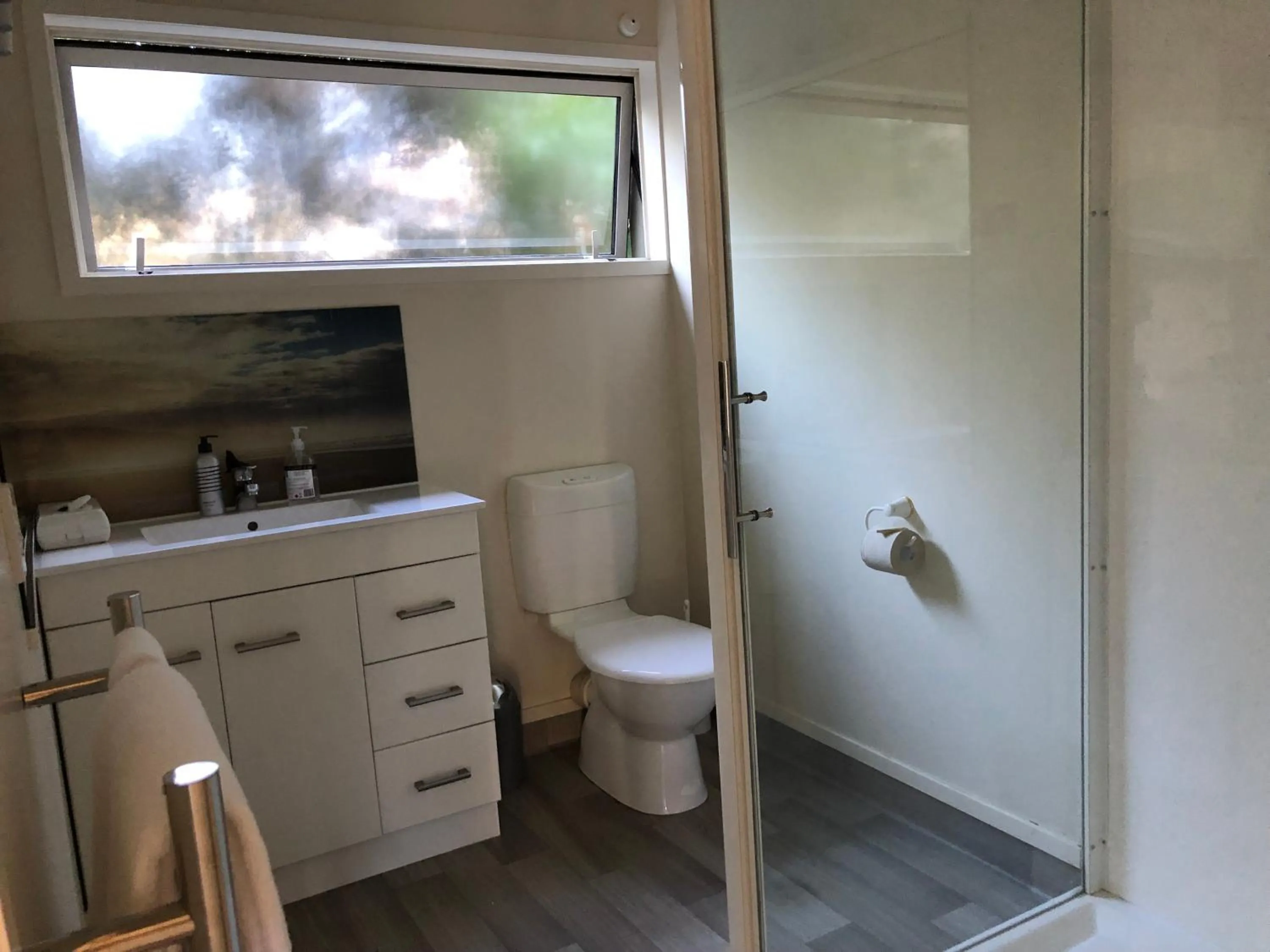 Bathroom in Commodore Motel