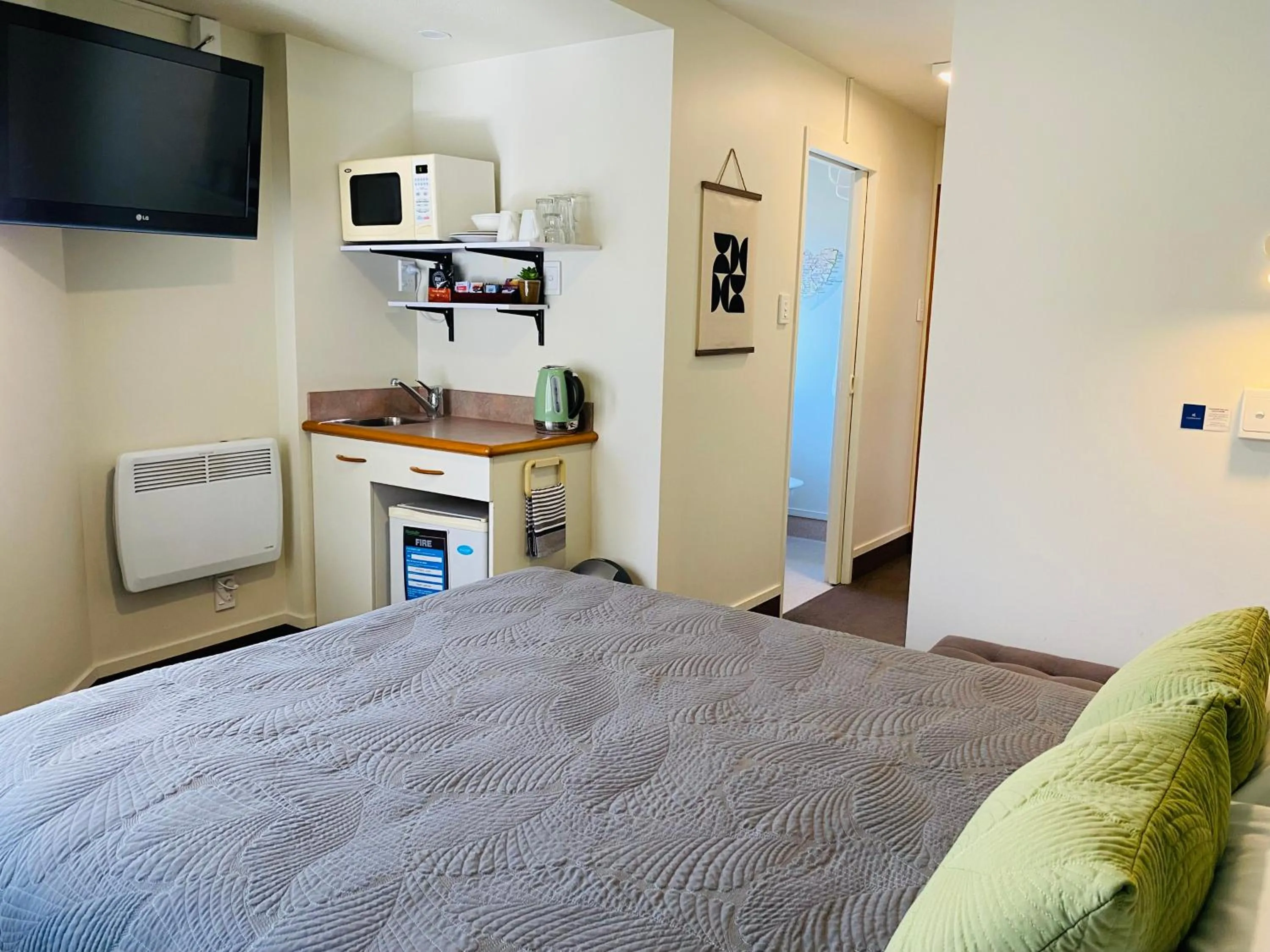 Bed in Commodore Motel