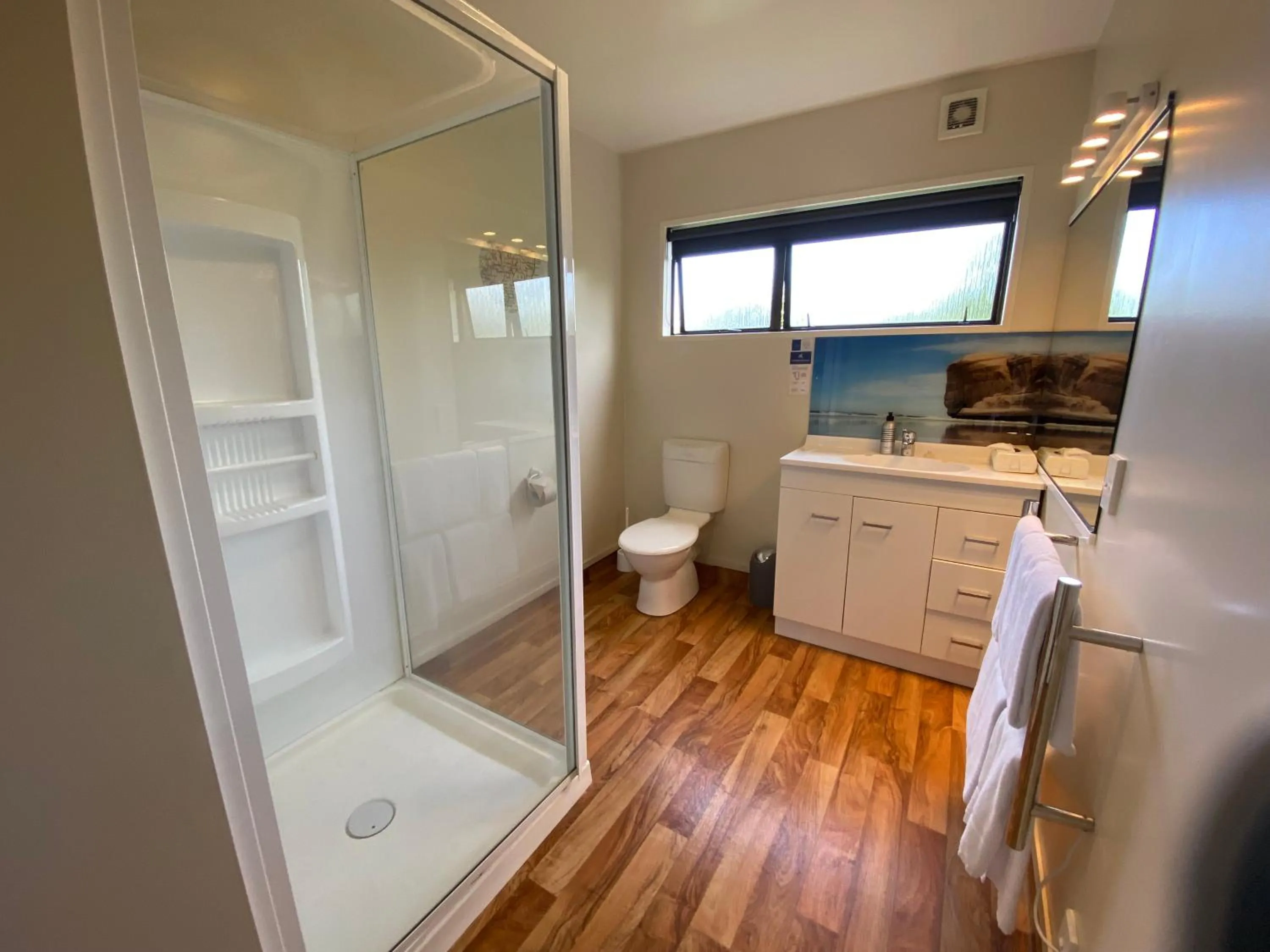 Bathroom in Commodore Motel