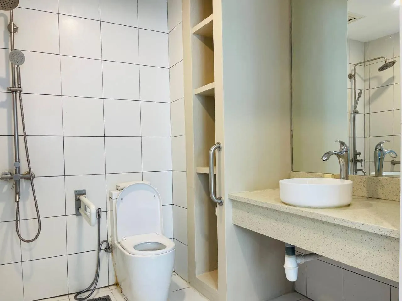 Toilet in Penview Hotel