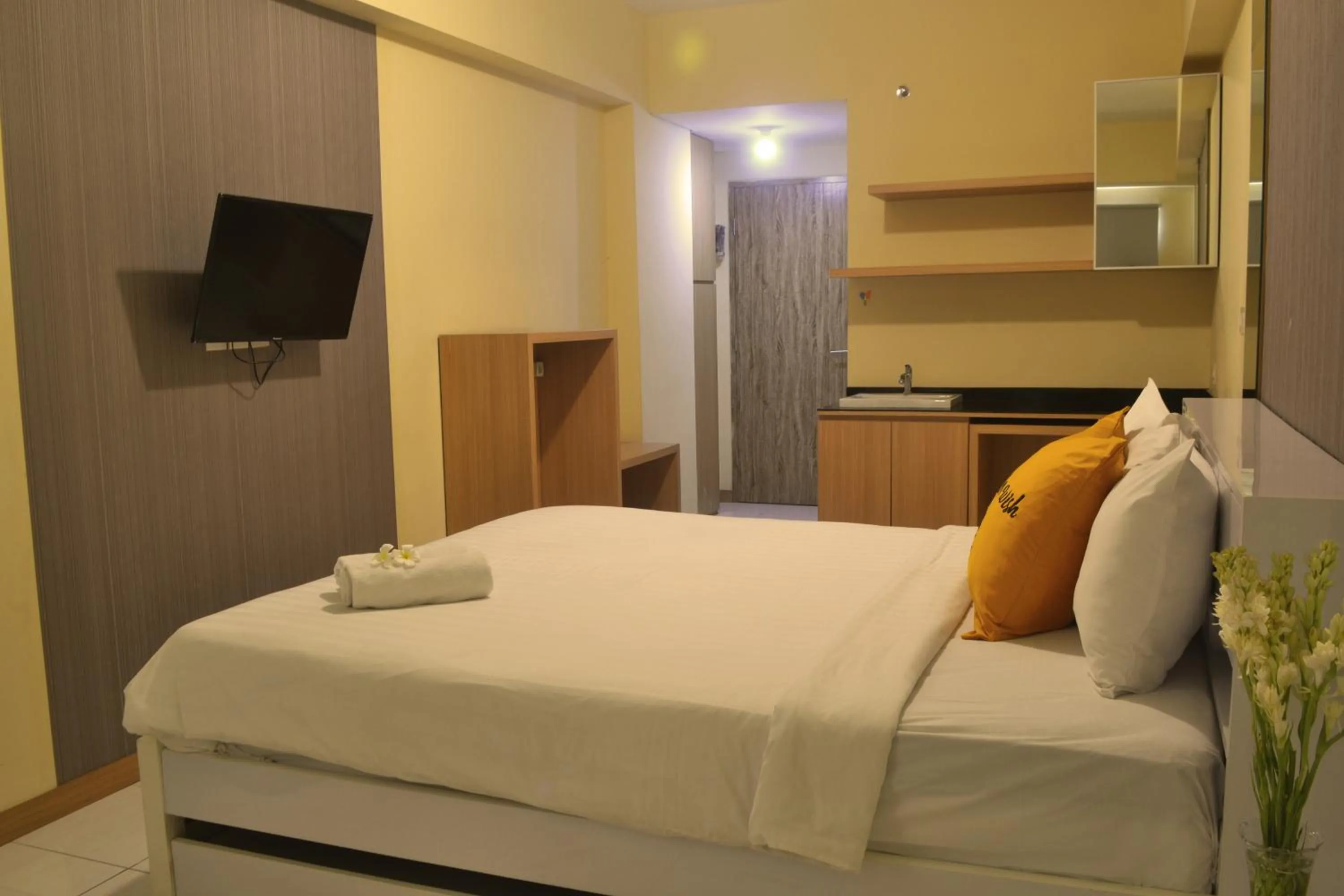 Bedroom in Candiland Apartment by Sinergi