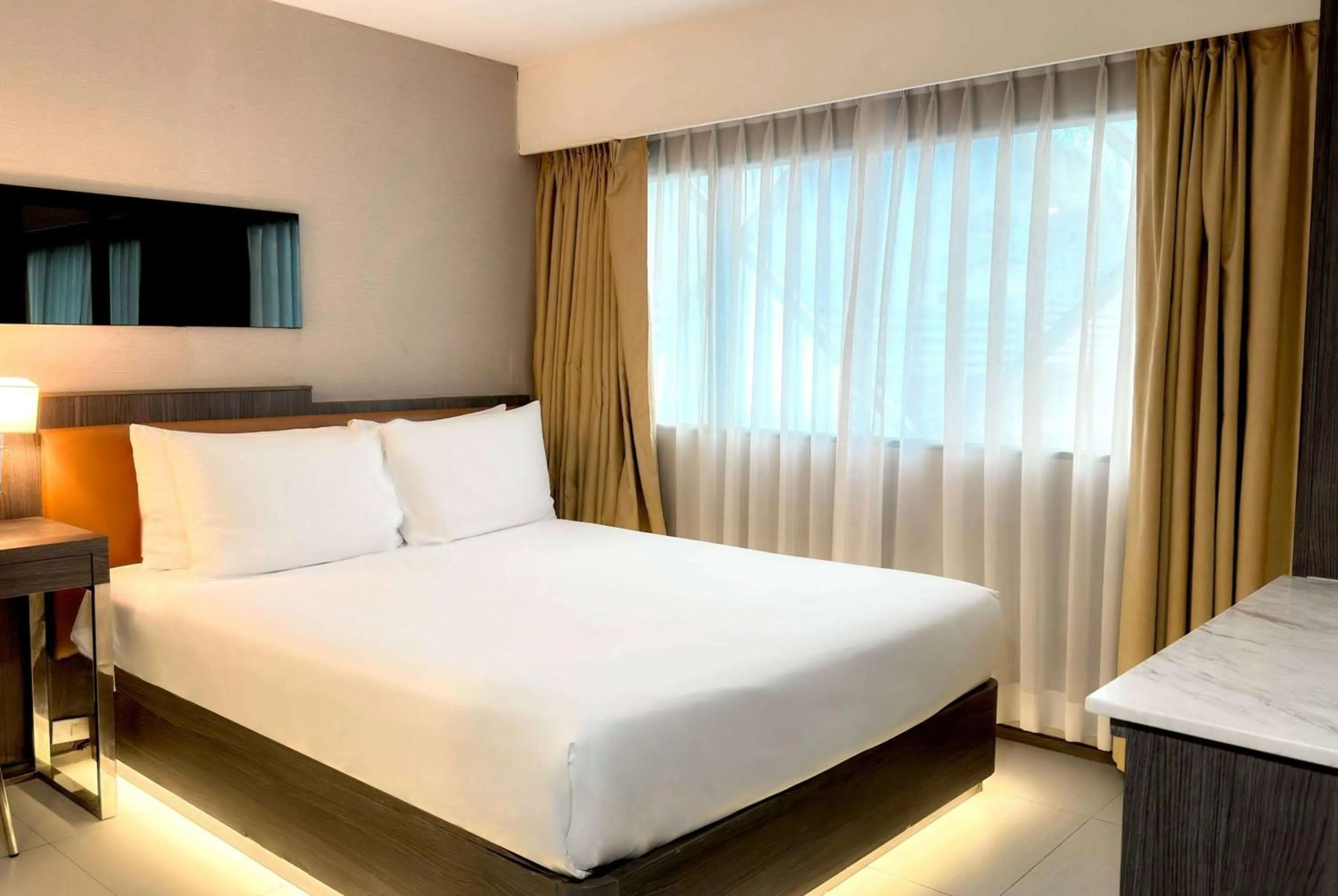 Photo of the whole room, Bed in Ramada Sukhumvit Soi Eleven