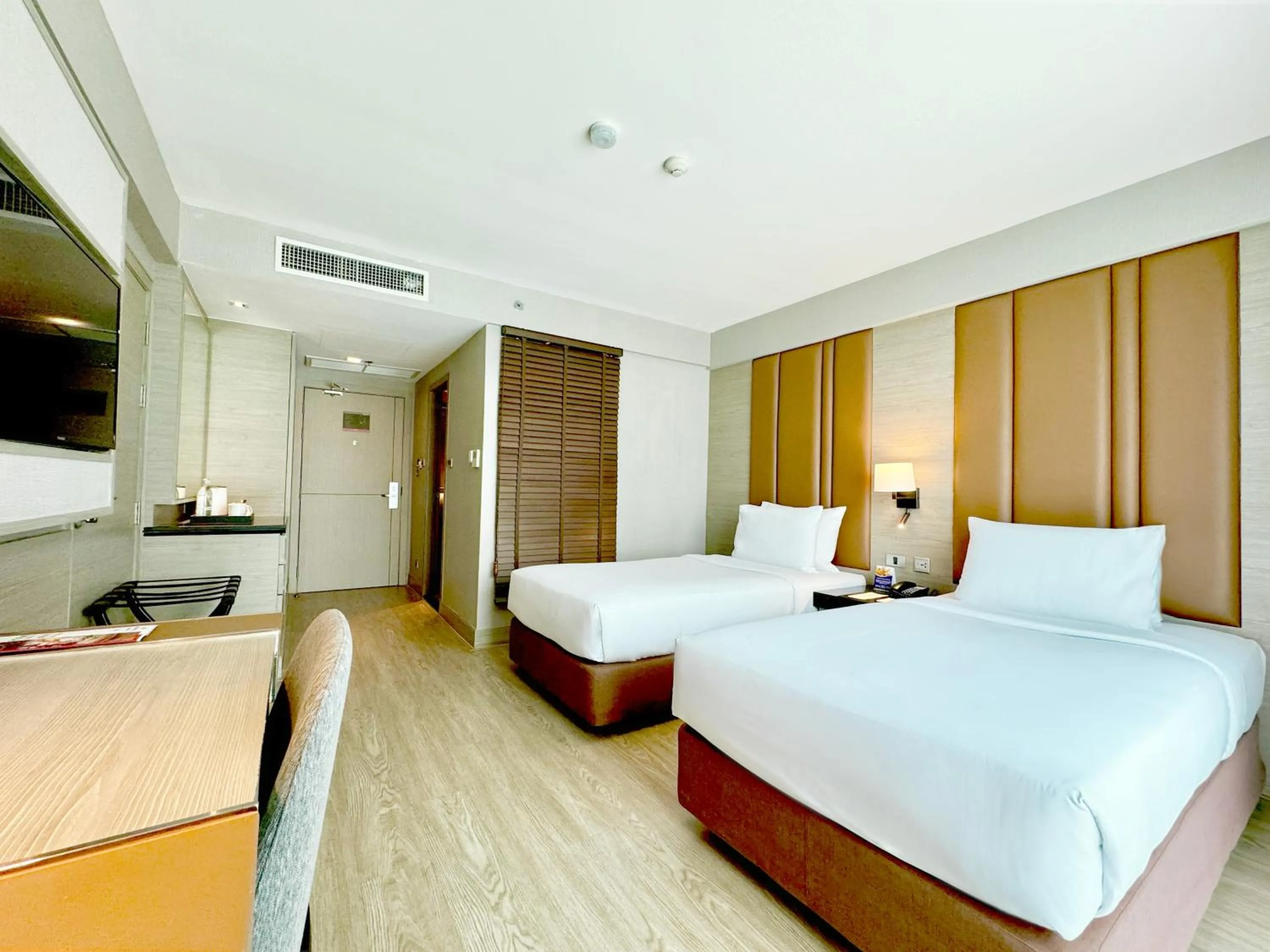 TV and multimedia, Bed in Ramada Sukhumvit Soi Eleven