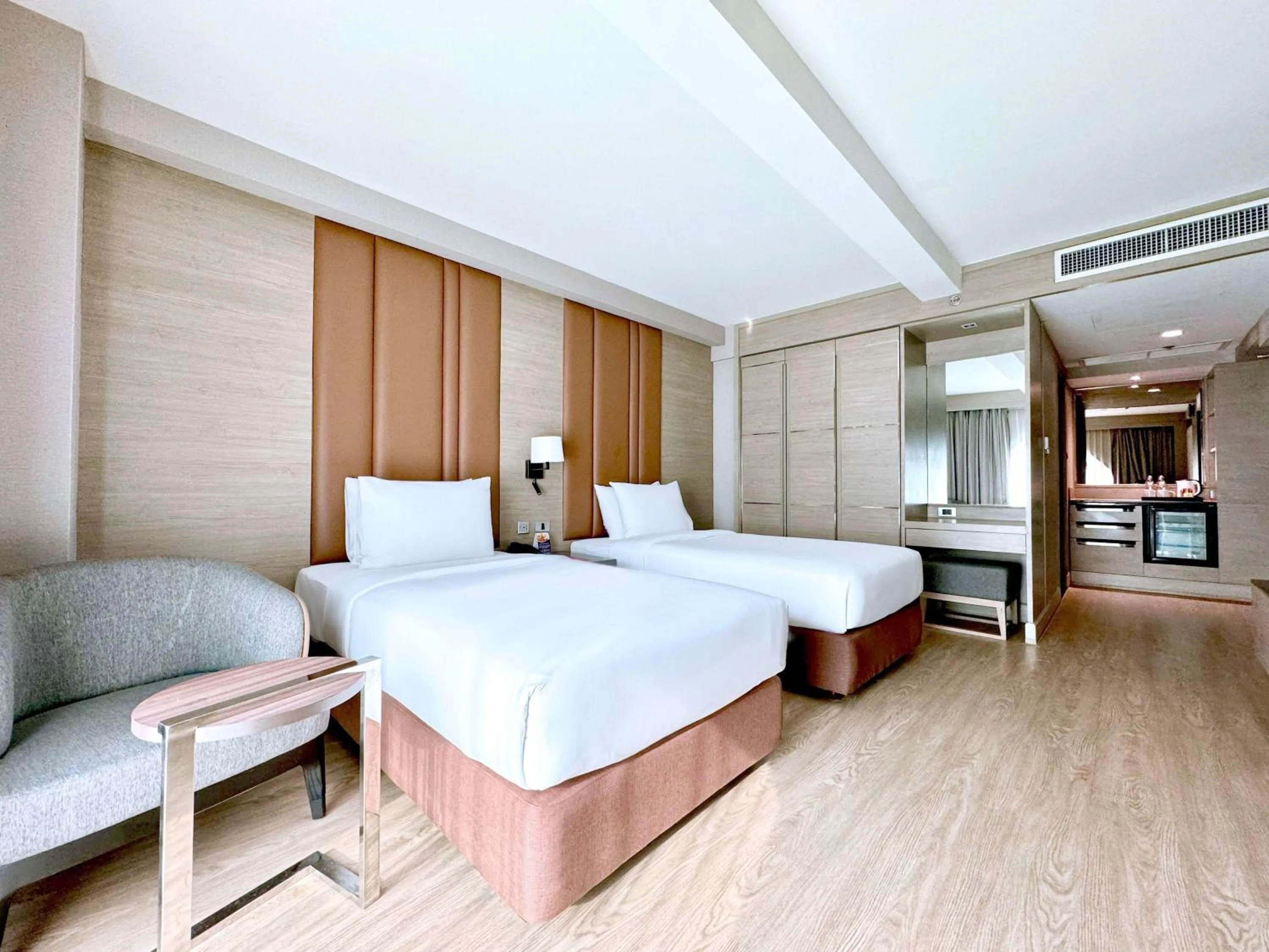 Photo of the whole room, Bed in Ramada Sukhumvit Soi Eleven