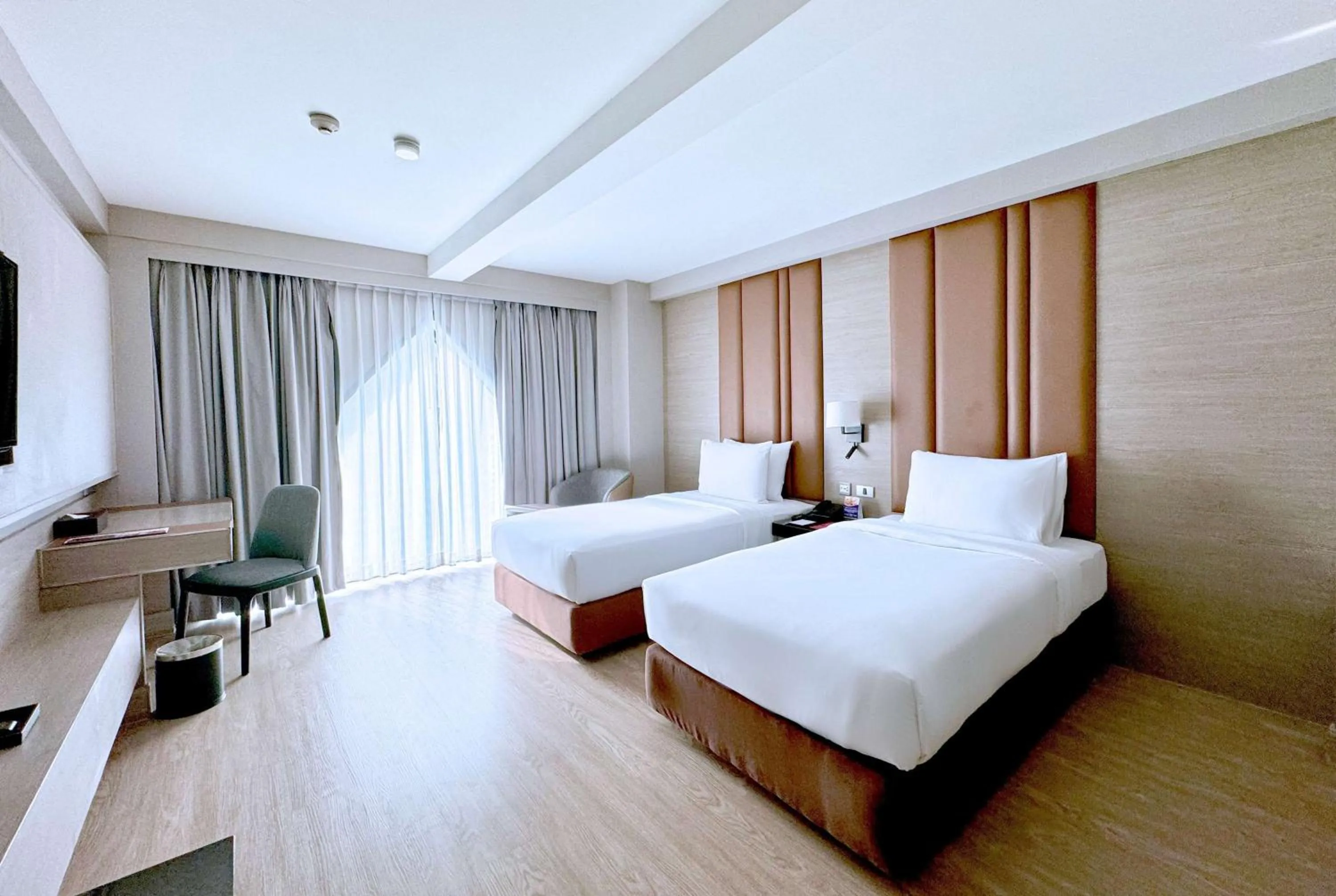 Photo of the whole room, Bed in Ramada Sukhumvit Soi Eleven
