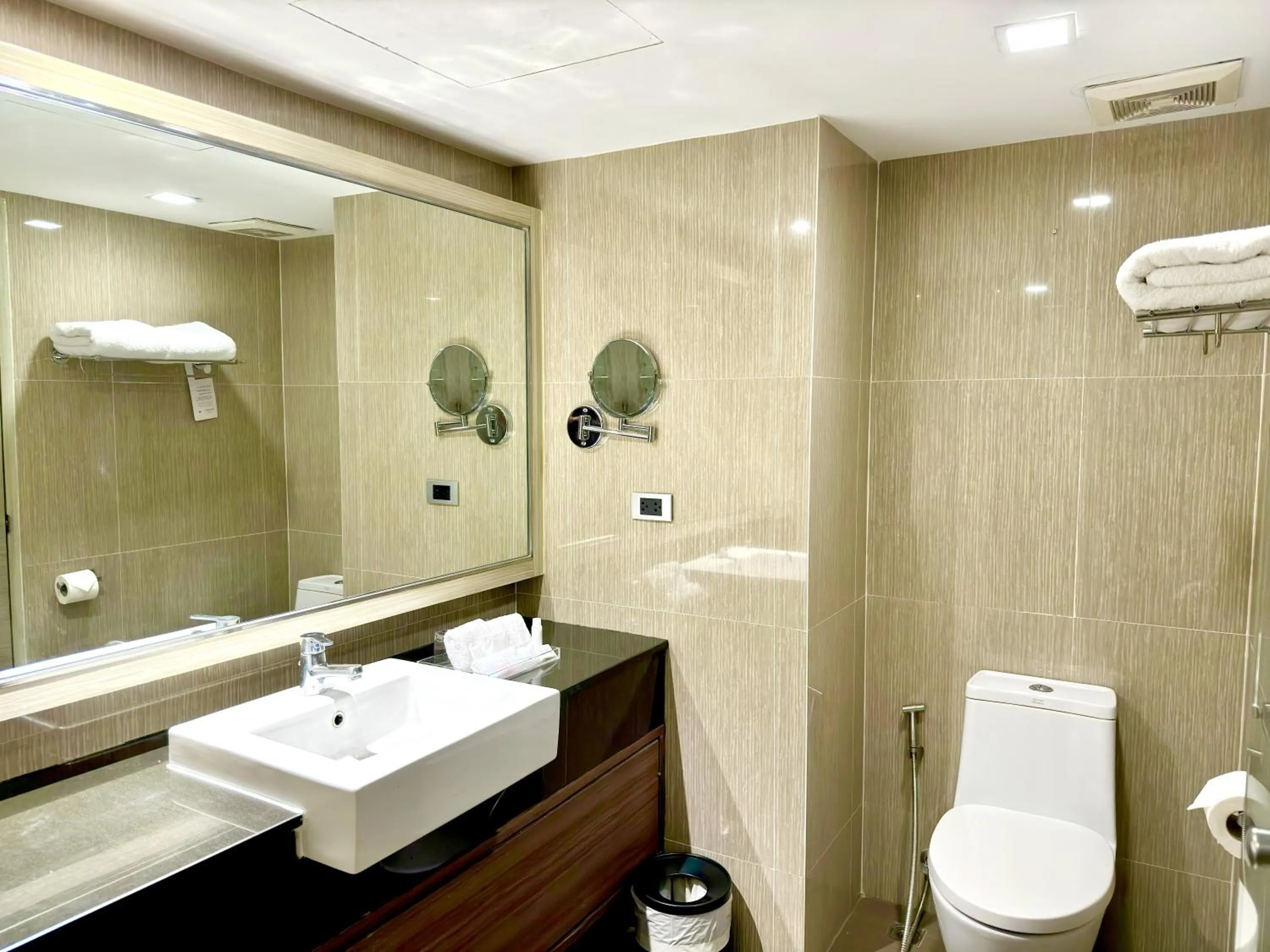 Toilet in Ramada Sukhumvit Soi Eleven