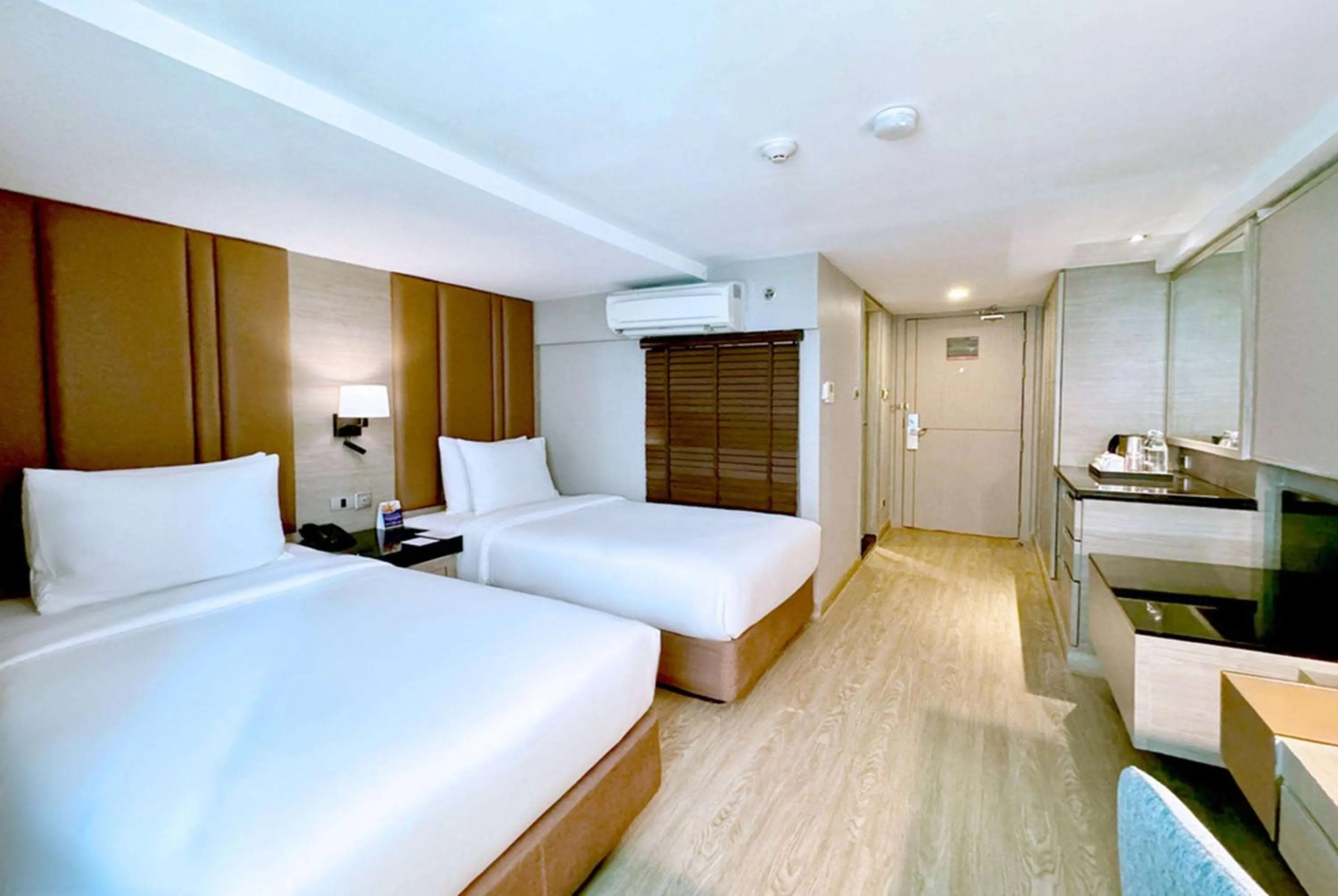 Photo of the whole room, Bed in Ramada Sukhumvit Soi Eleven