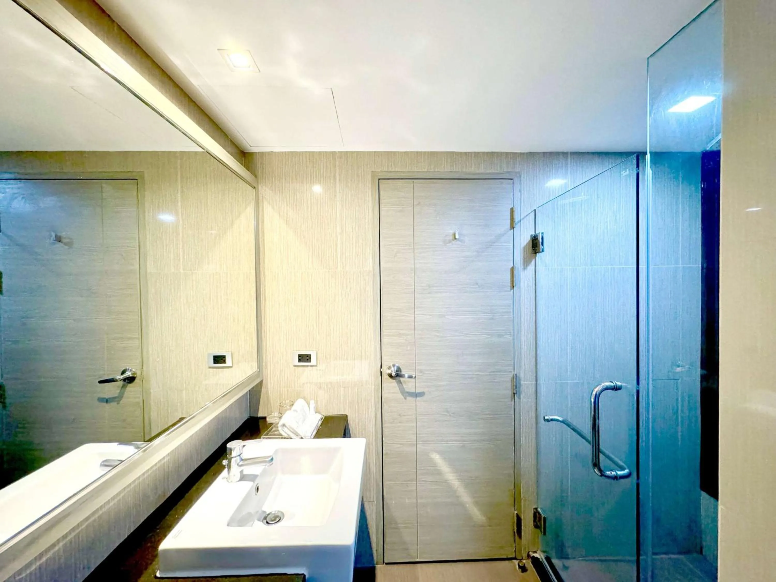 Bathroom in Ramada Sukhumvit Soi Eleven