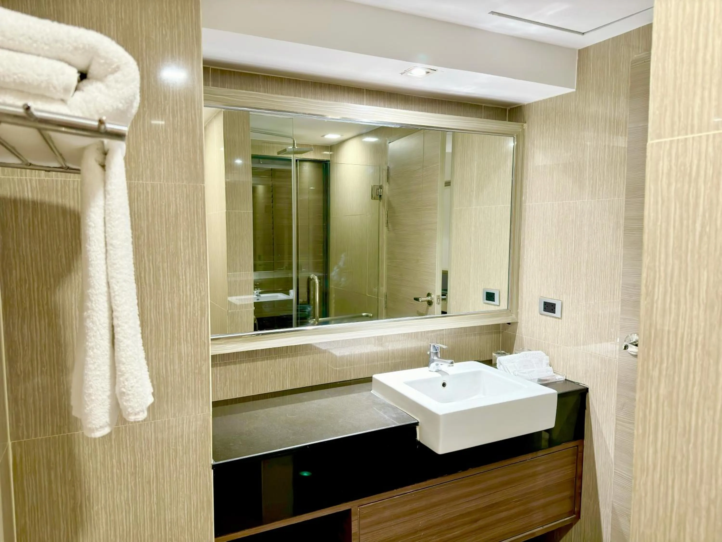 Shower in Ramada Sukhumvit Soi Eleven