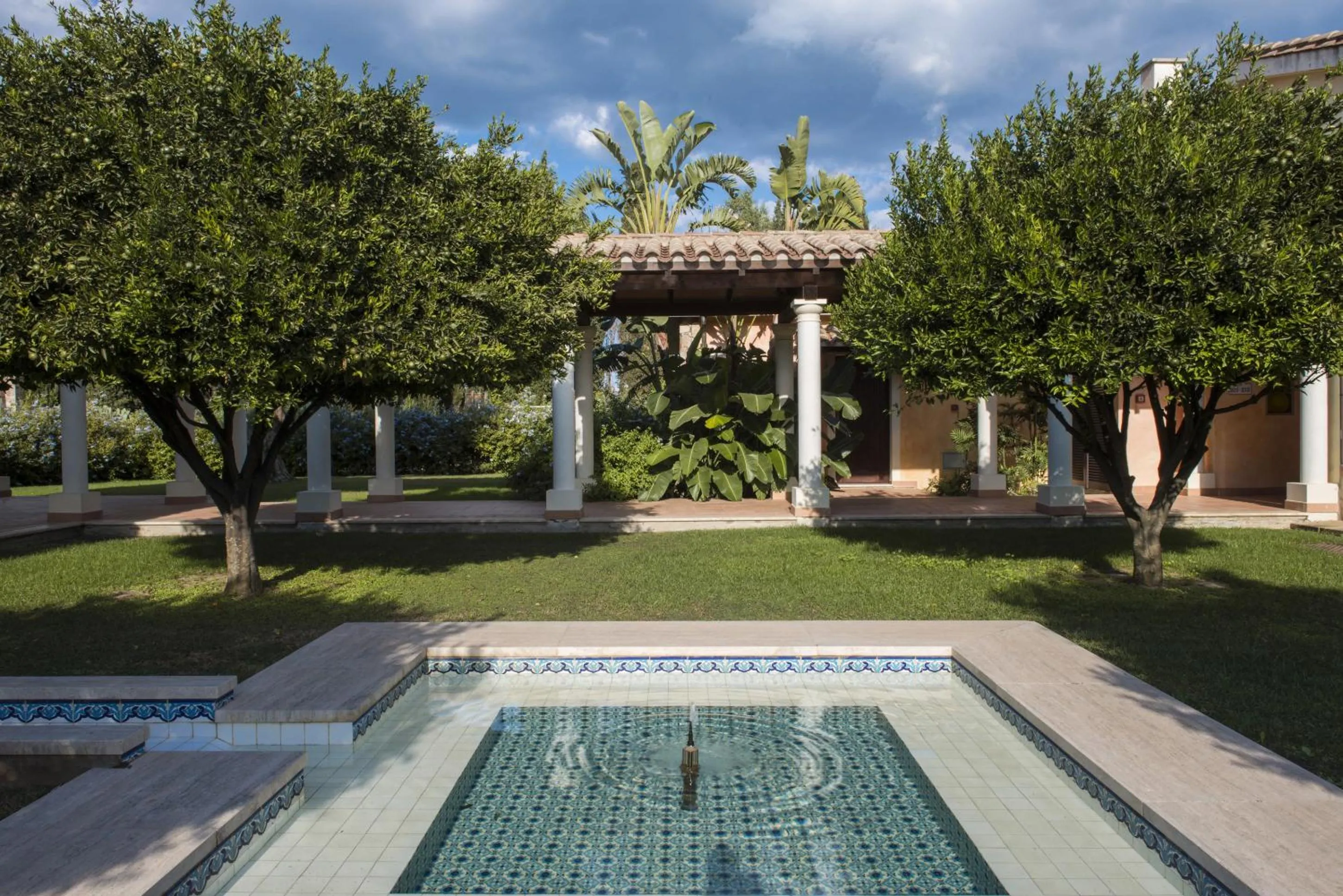 Area and facilities in Lantana Resort Hotel&Apartments