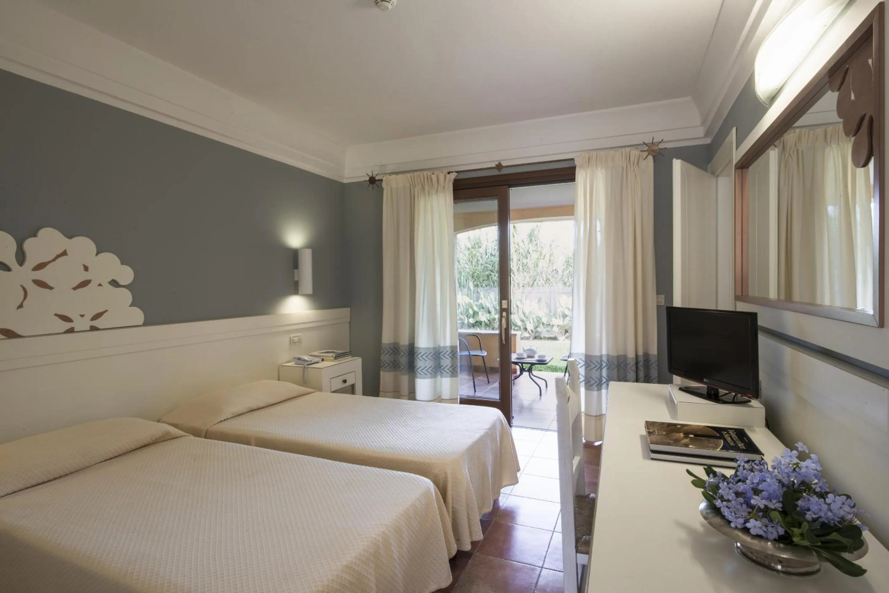 Bed in Lantana Resort Hotel&Apartments