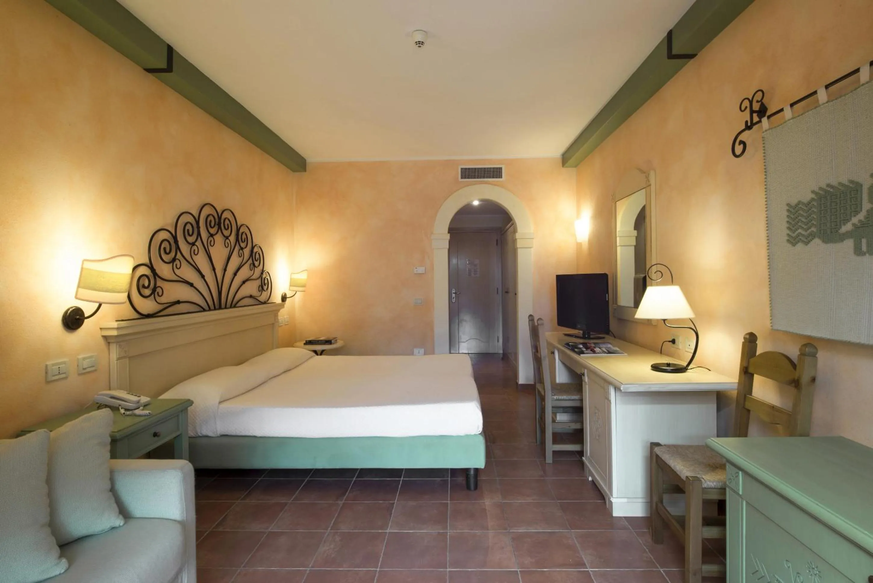 Bedroom, Bed in Lantana Resort Hotel&Apartments