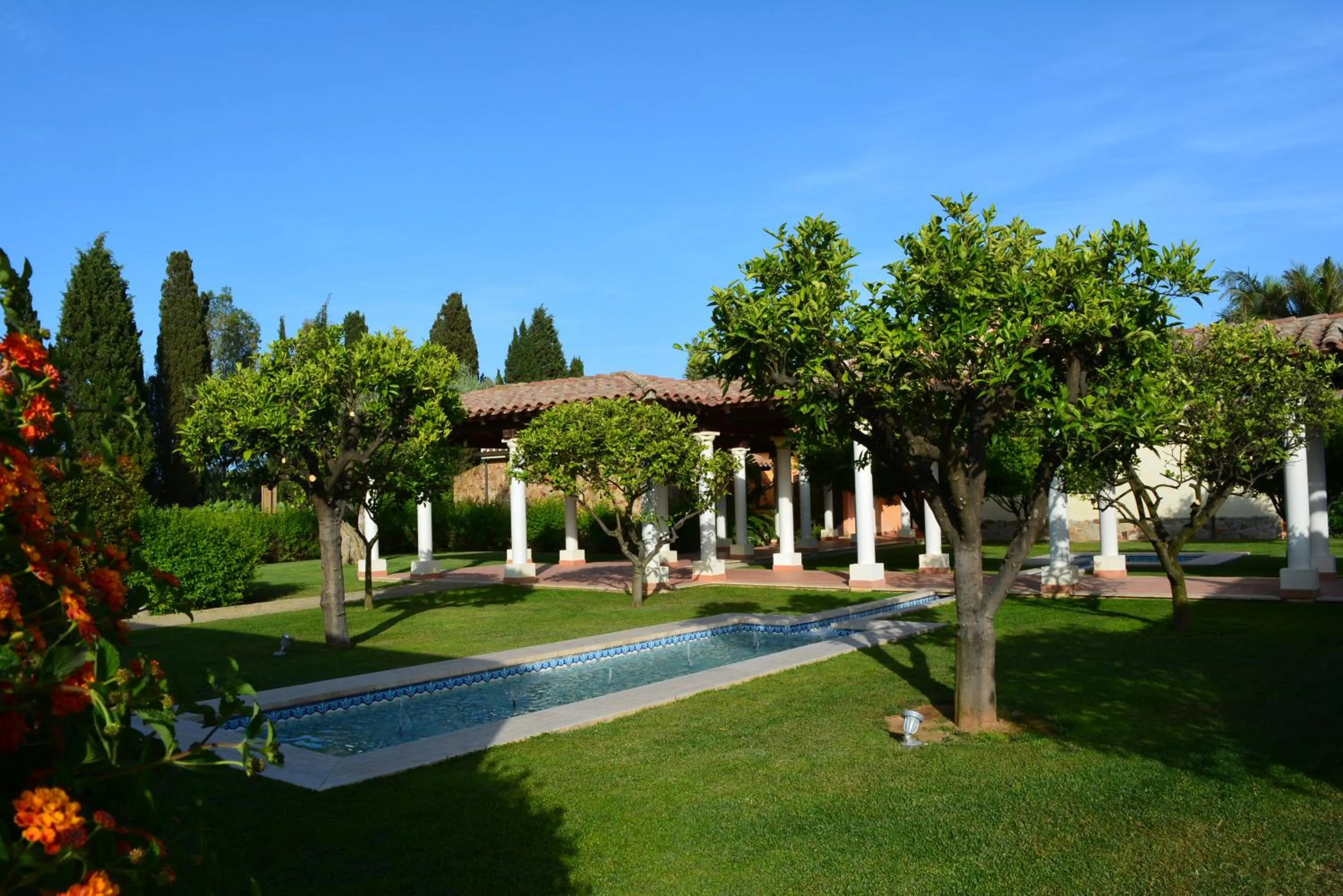 Garden in Lantana Resort Hotel&Apartments