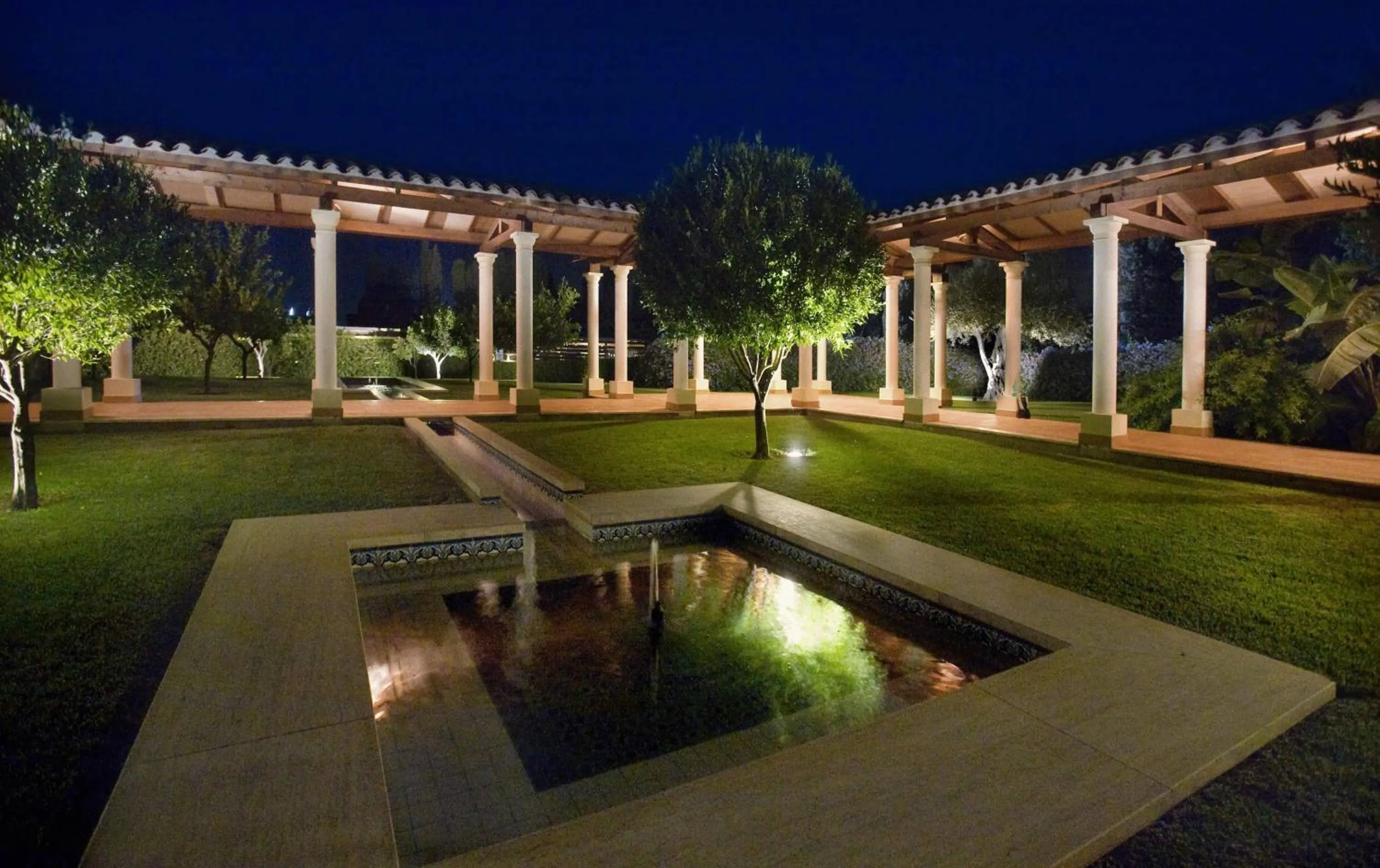 Area and facilities in Lantana Resort Hotel&Apartments