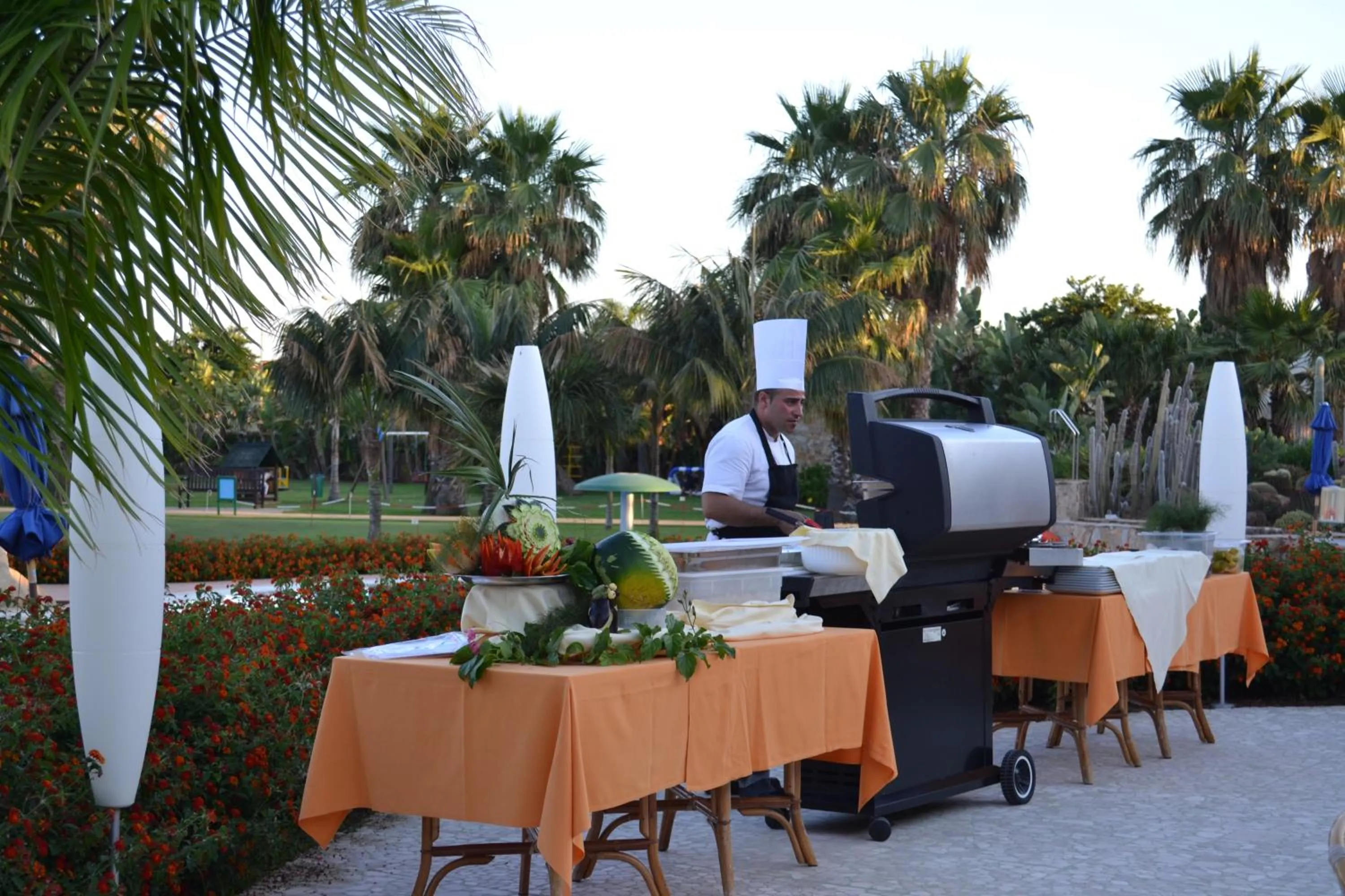 Restaurant/places to eat in Lantana Resort Hotel&Apartments