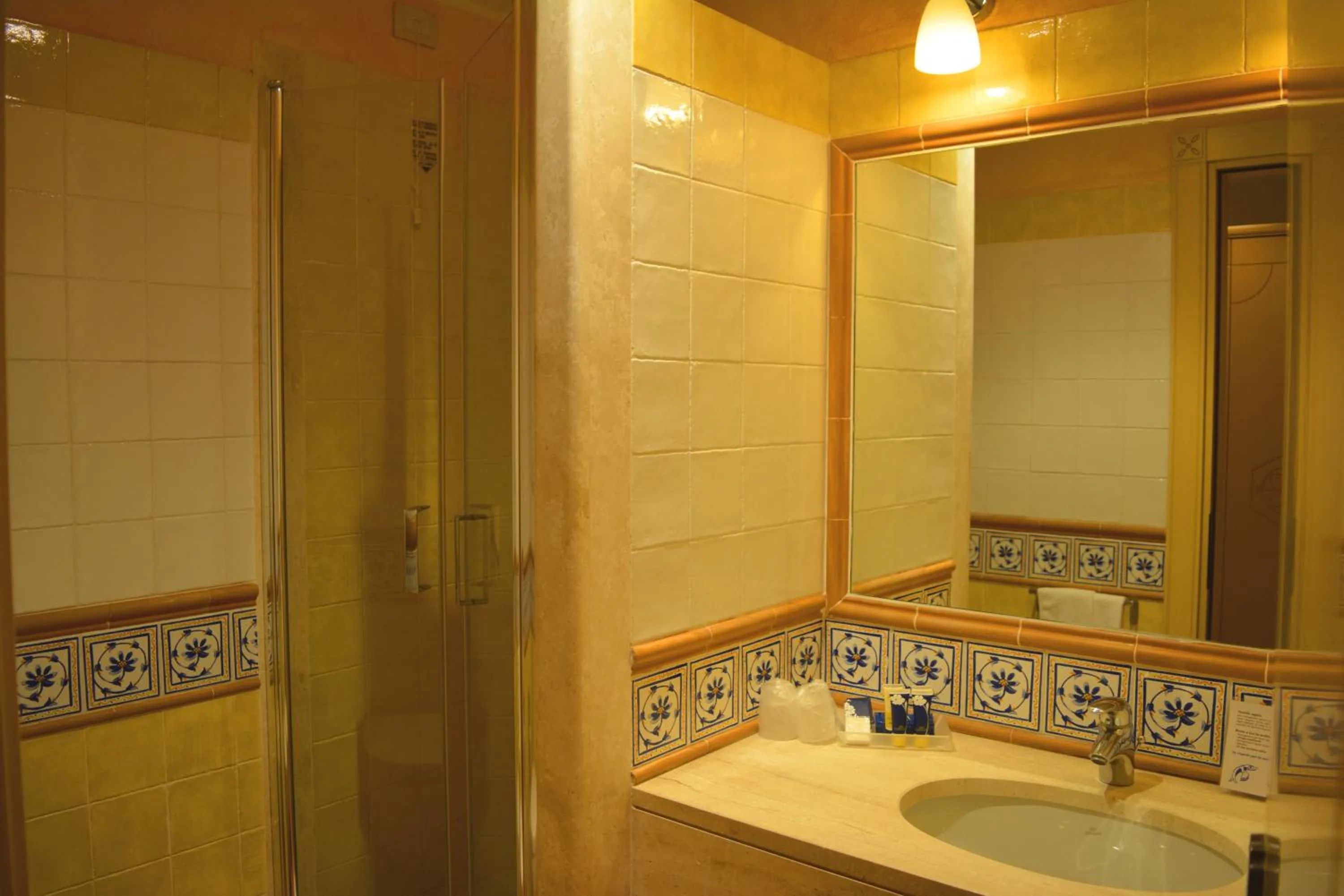 Toilet in Lantana Resort Hotel&Apartments