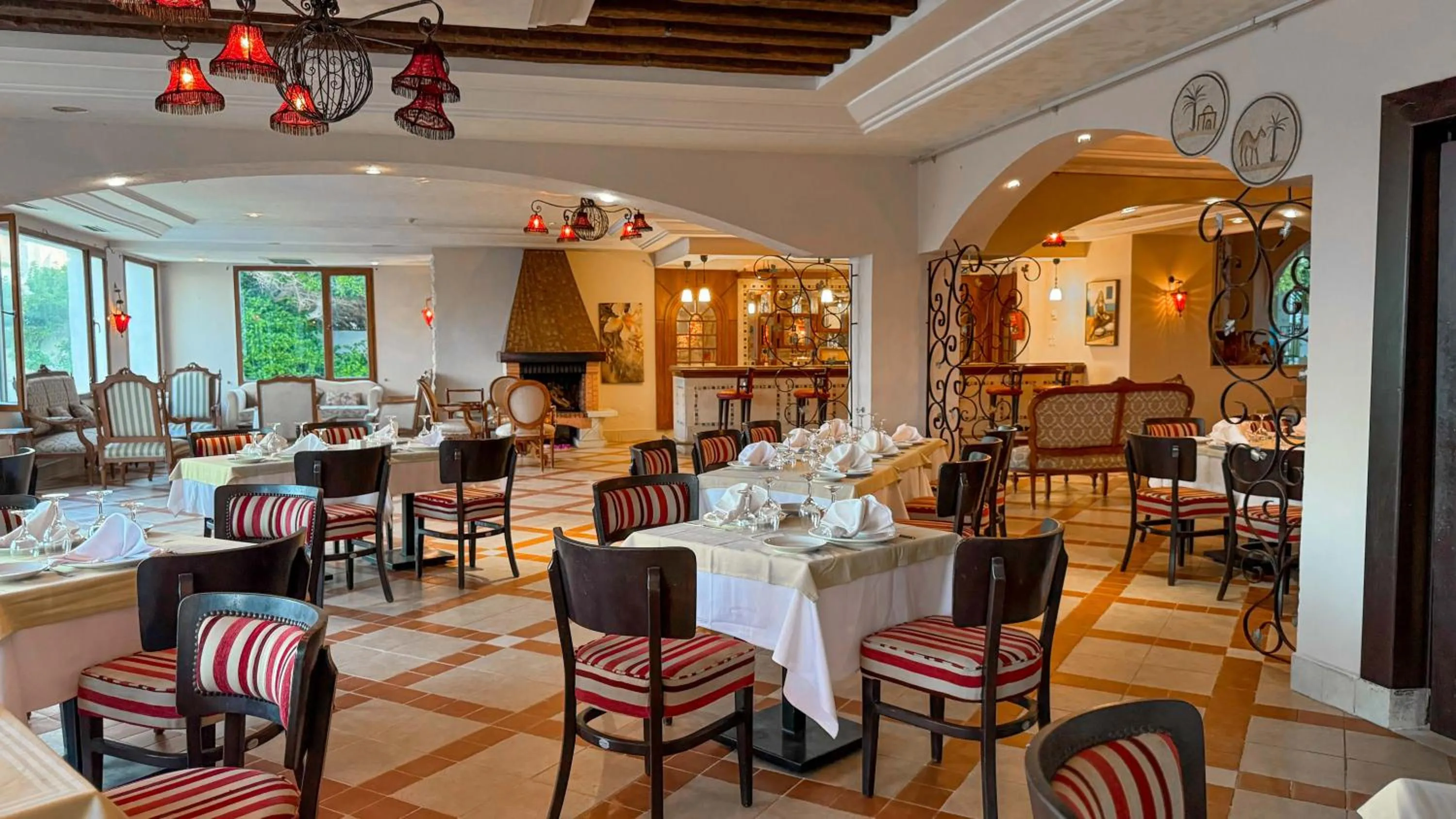 Restaurant/places to eat in Hotel de charme et SPA Dar El Bhar