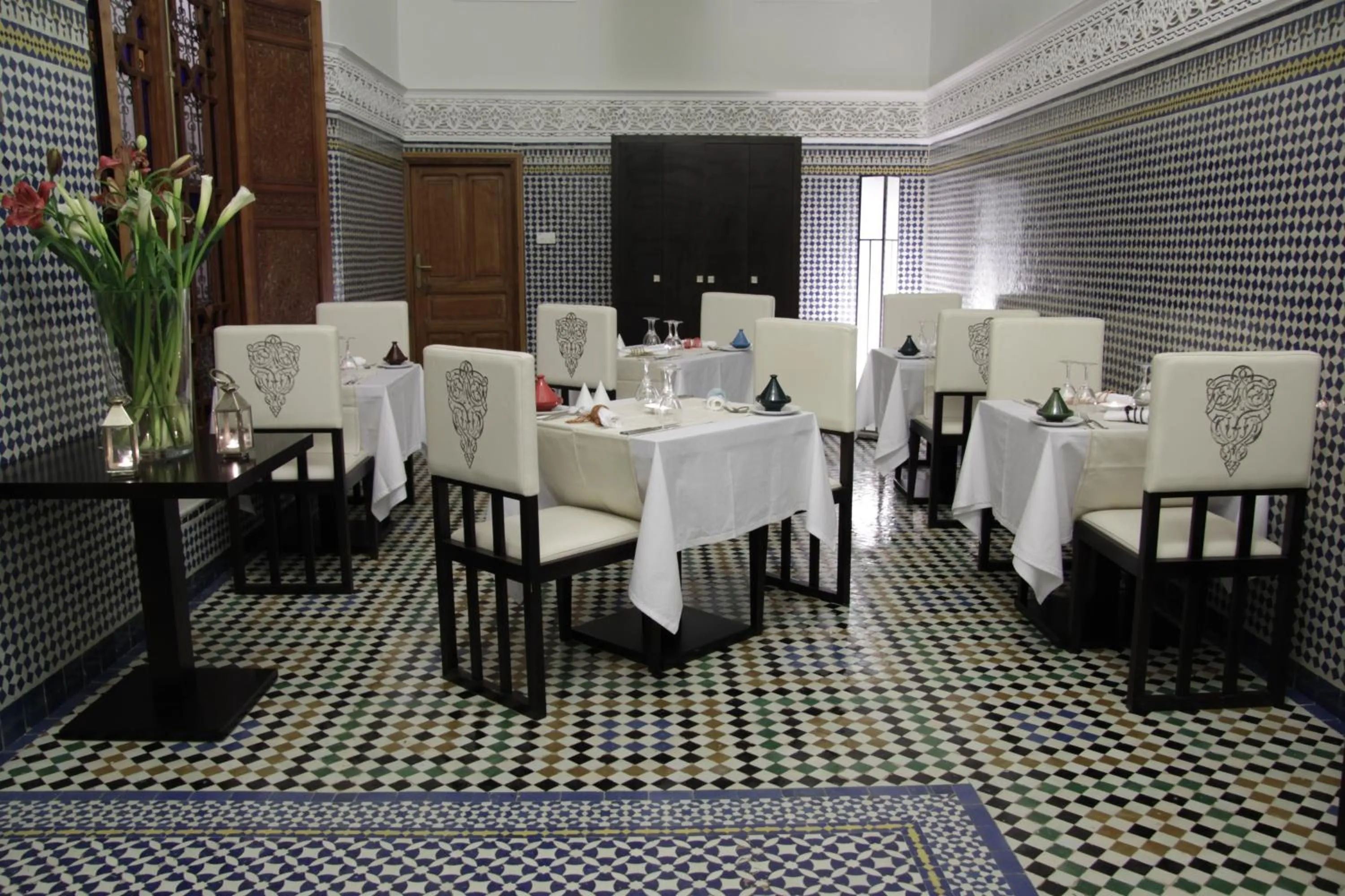 Restaurant/places to eat in Palais Amani