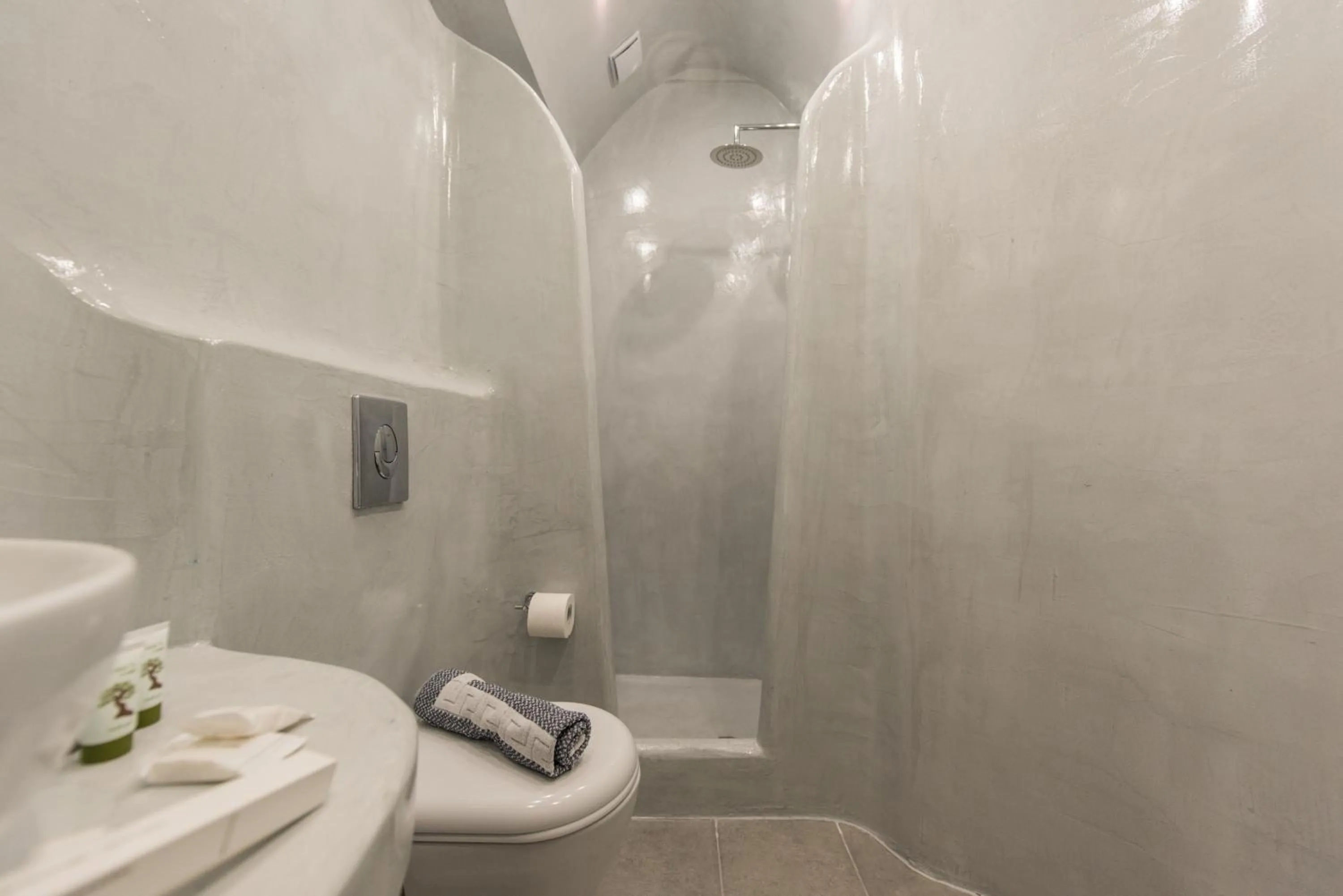 Shower in Secret Earth Villas - Santorini