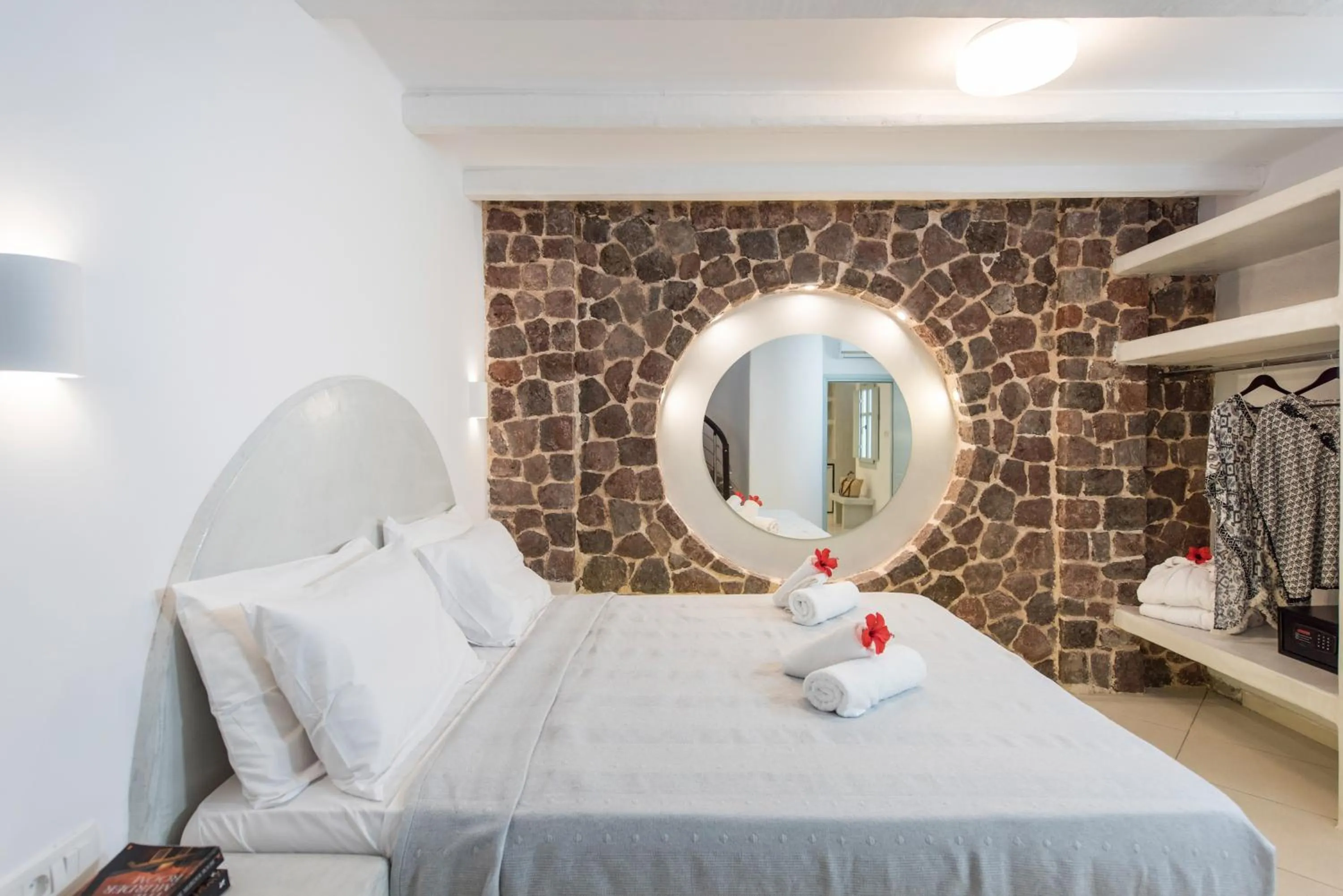 Bedroom, Bed in Secret Earth Villas - Santorini
