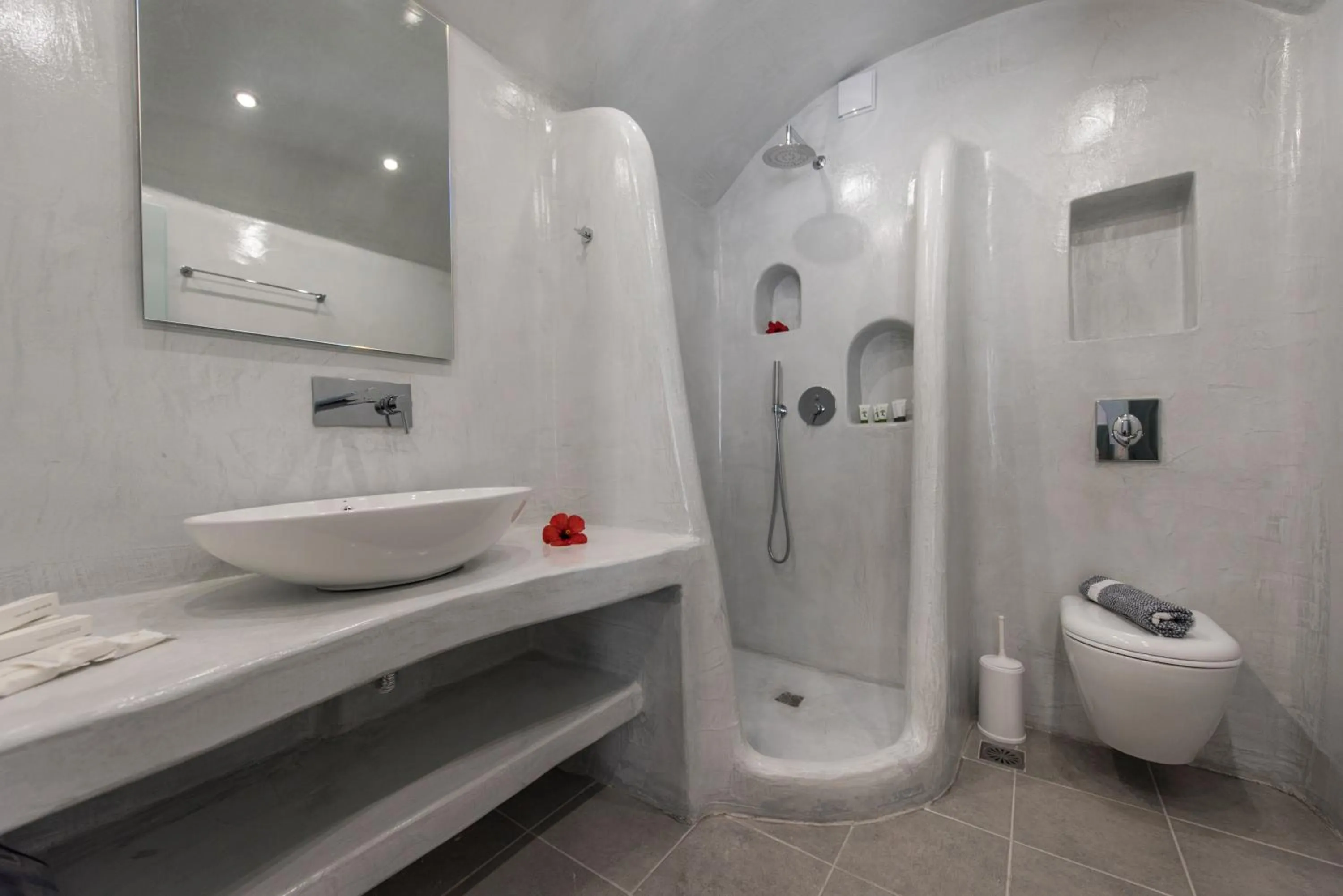 Shower in Secret Earth Villas - Santorini