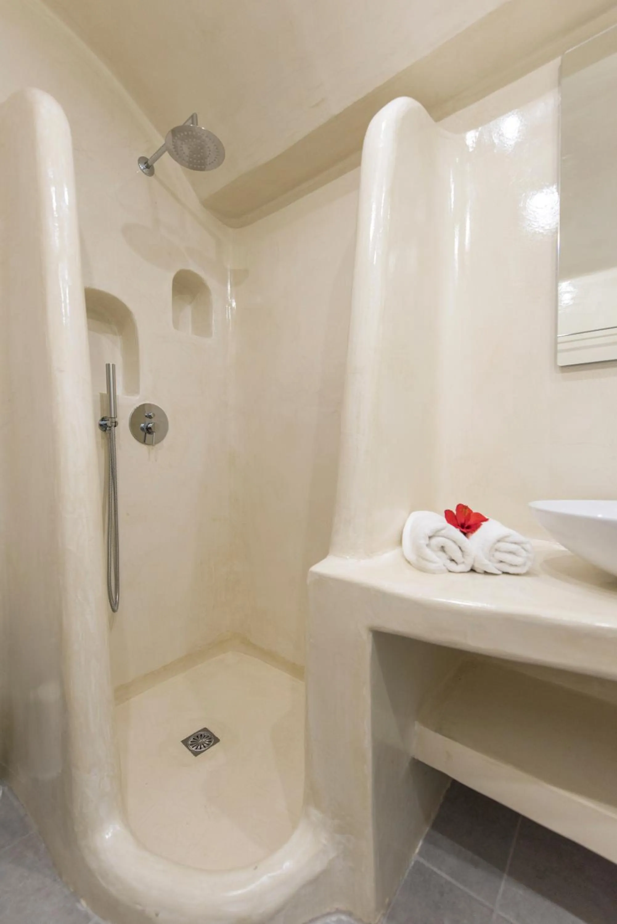 Shower in Secret Earth Villas - Santorini