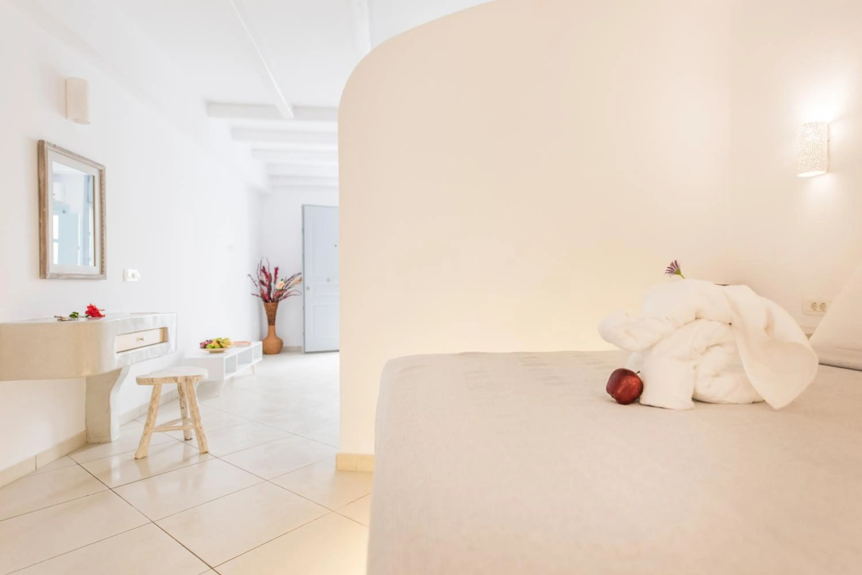 Bedroom, Bed in Secret Earth Villas - Santorini