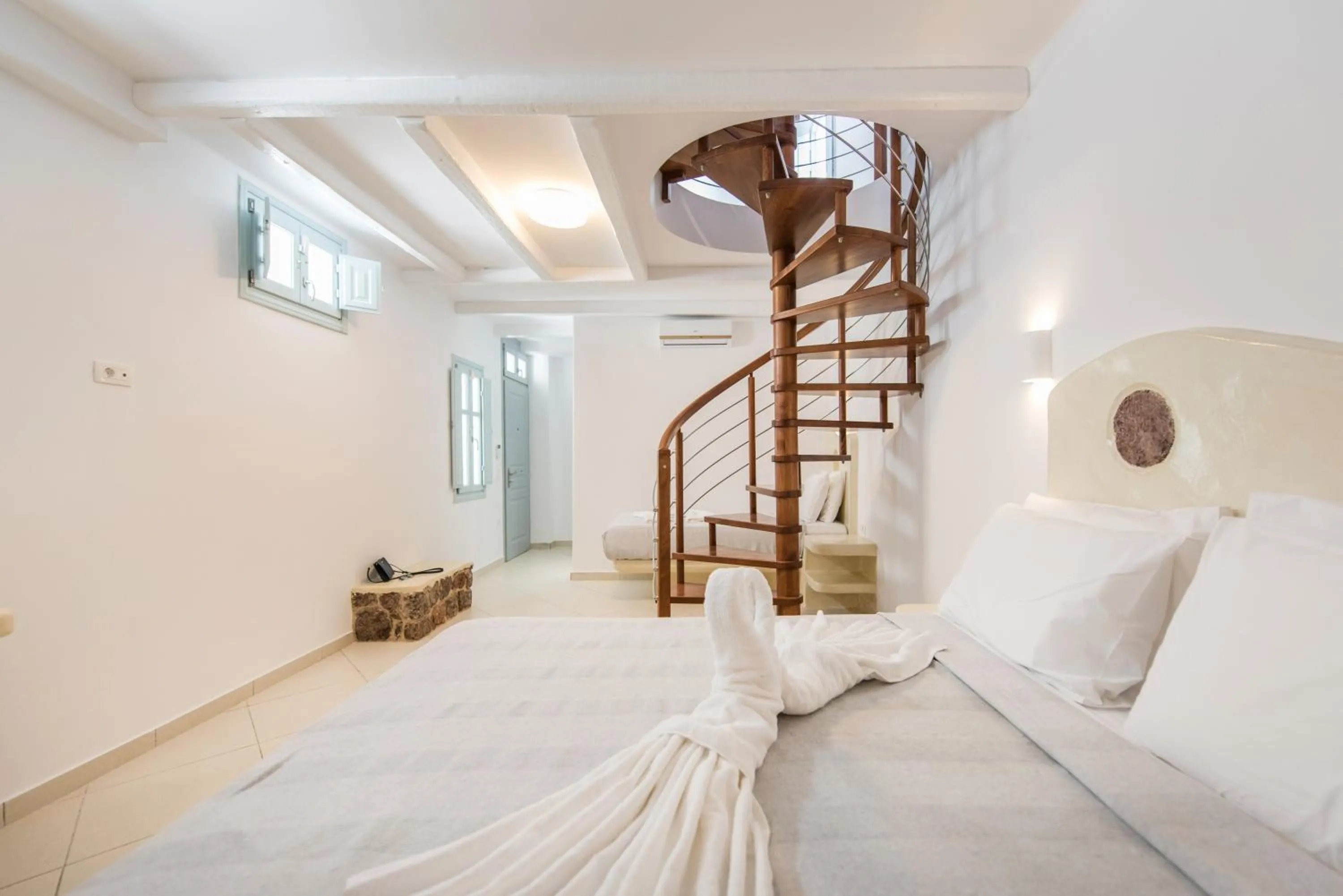 Bedroom, Bed in Secret Earth Villas - Santorini