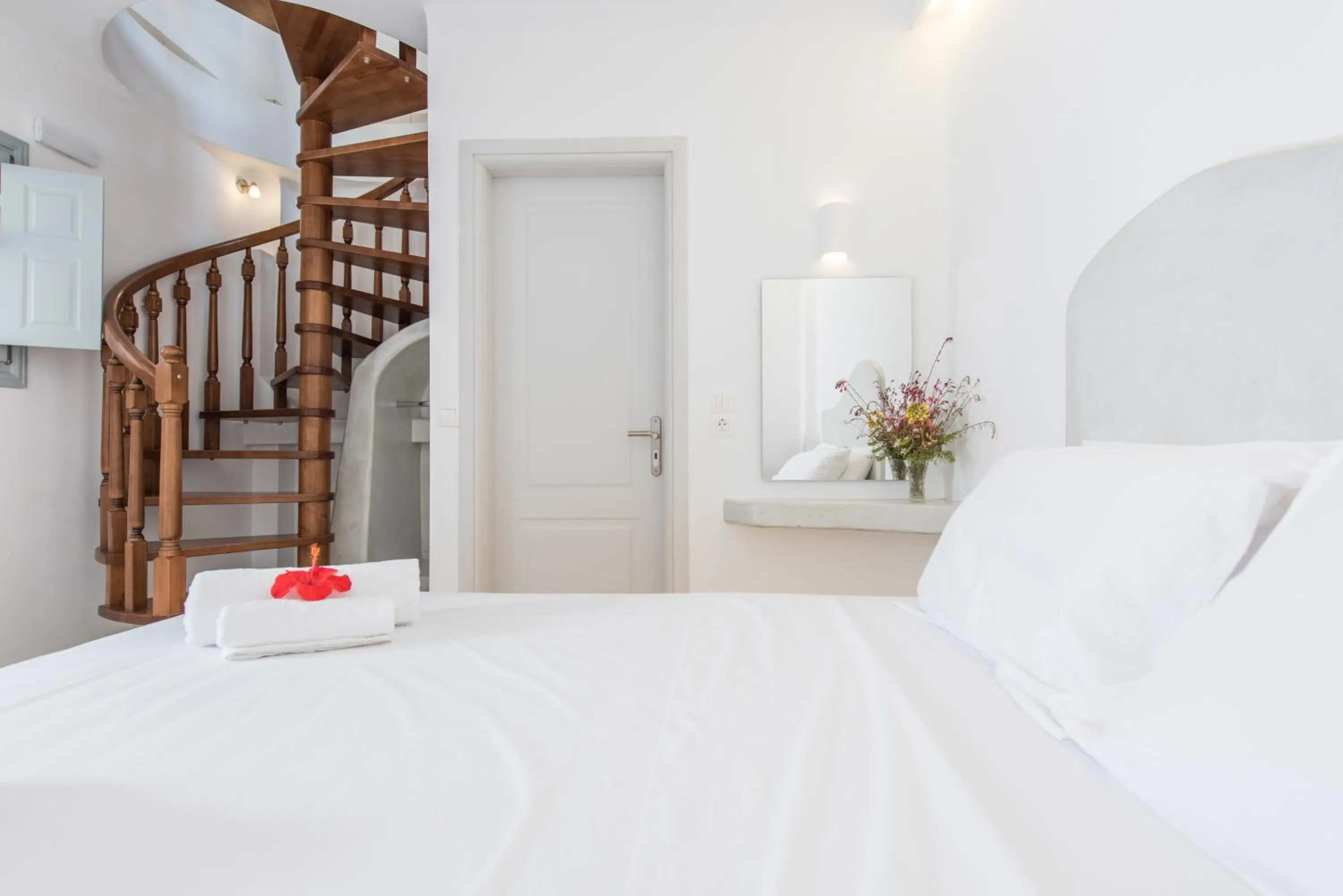 Bedroom, Bed in Secret Earth Villas - Santorini