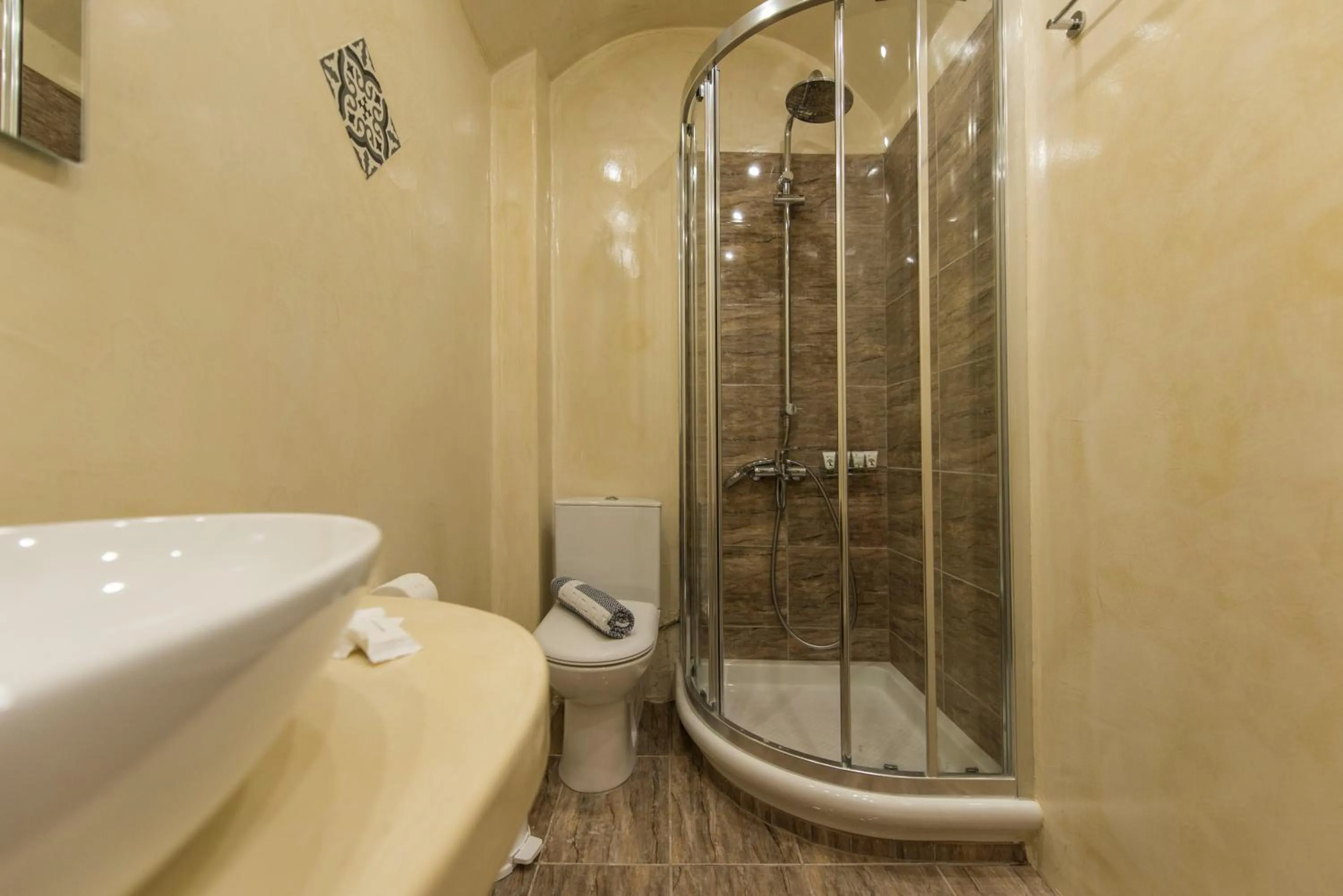 Shower in Secret Earth Villas - Santorini