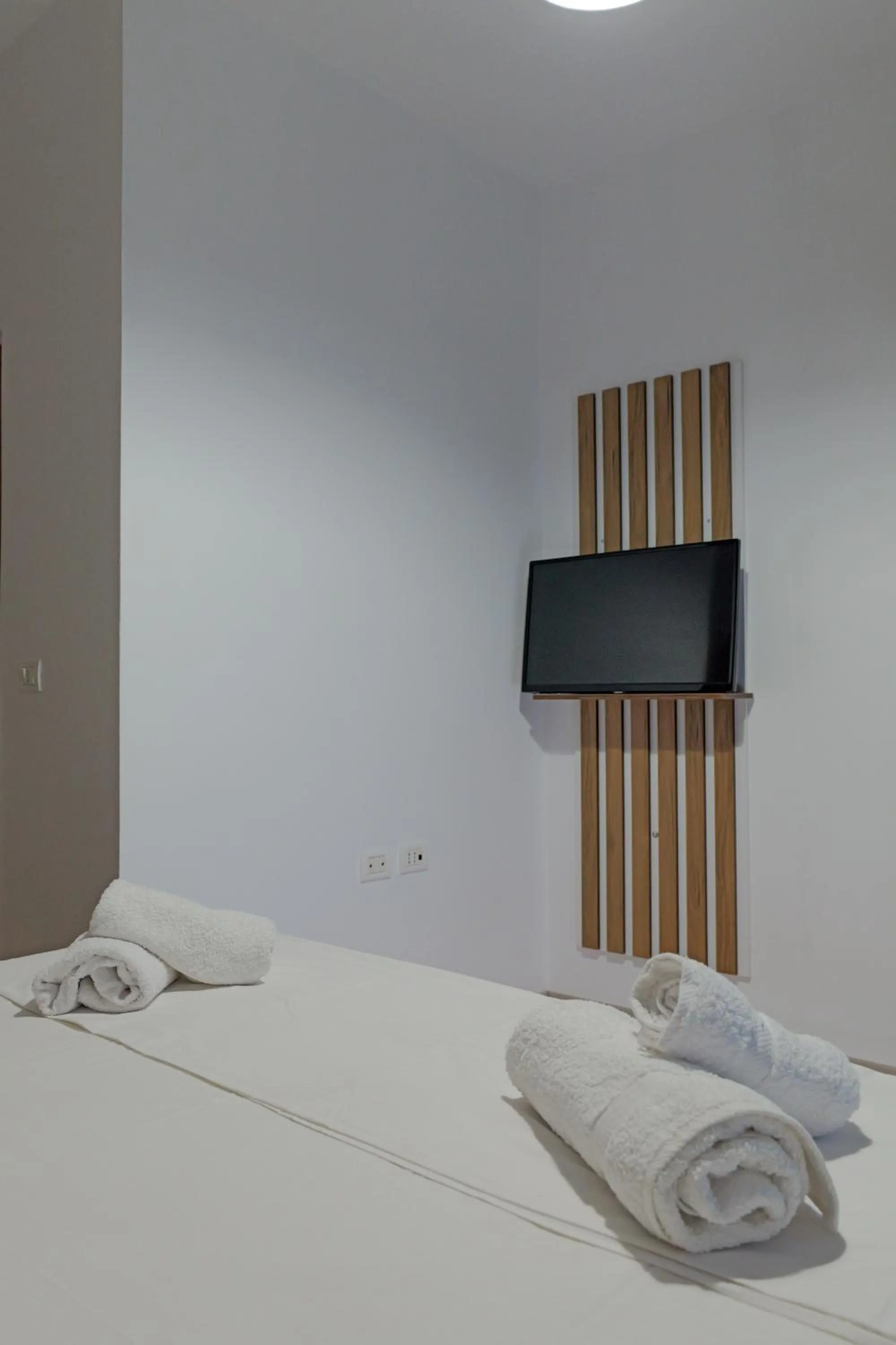 TV and multimedia in Hotel Holiday