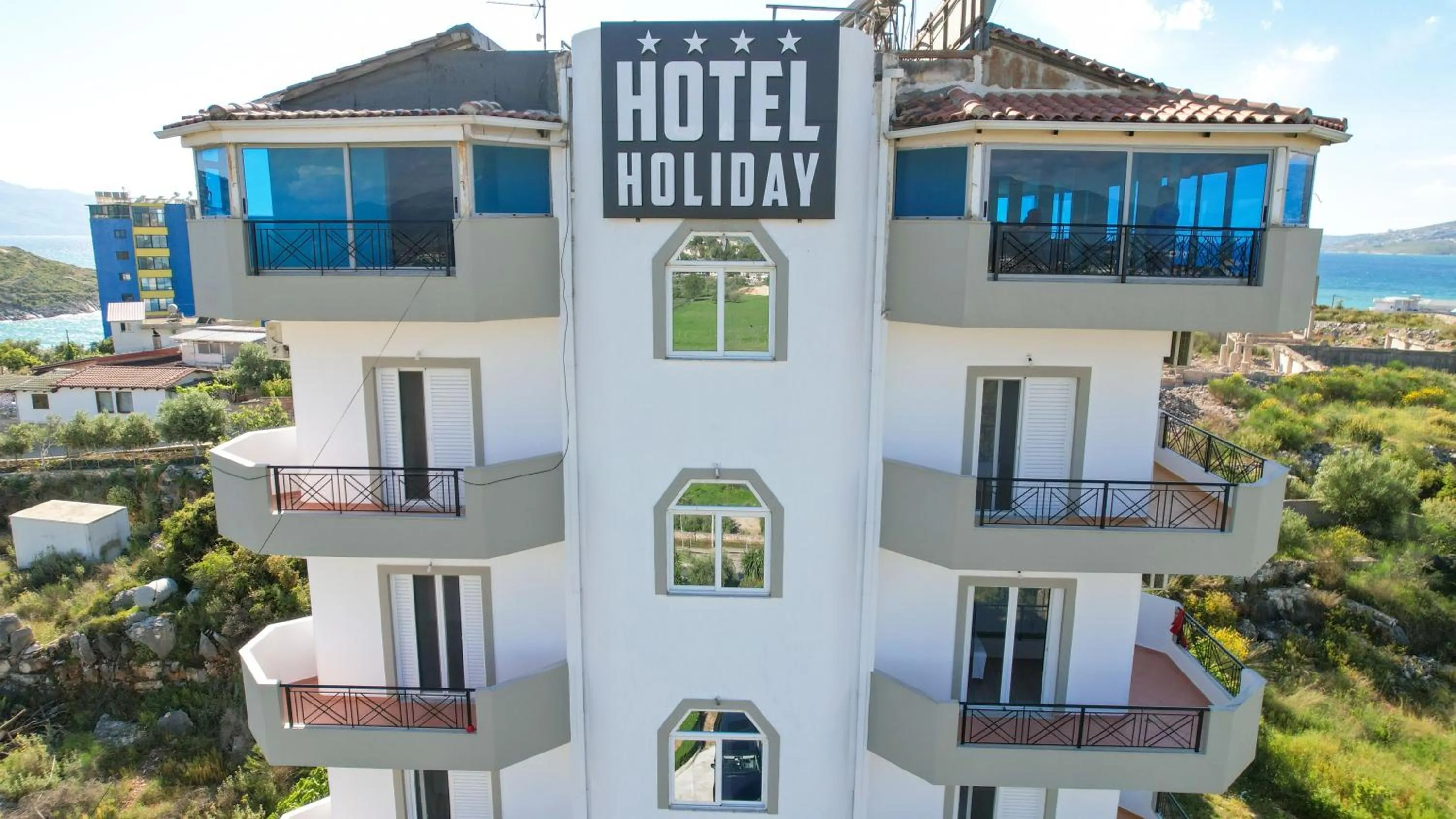 Property building in Hotel Holiday