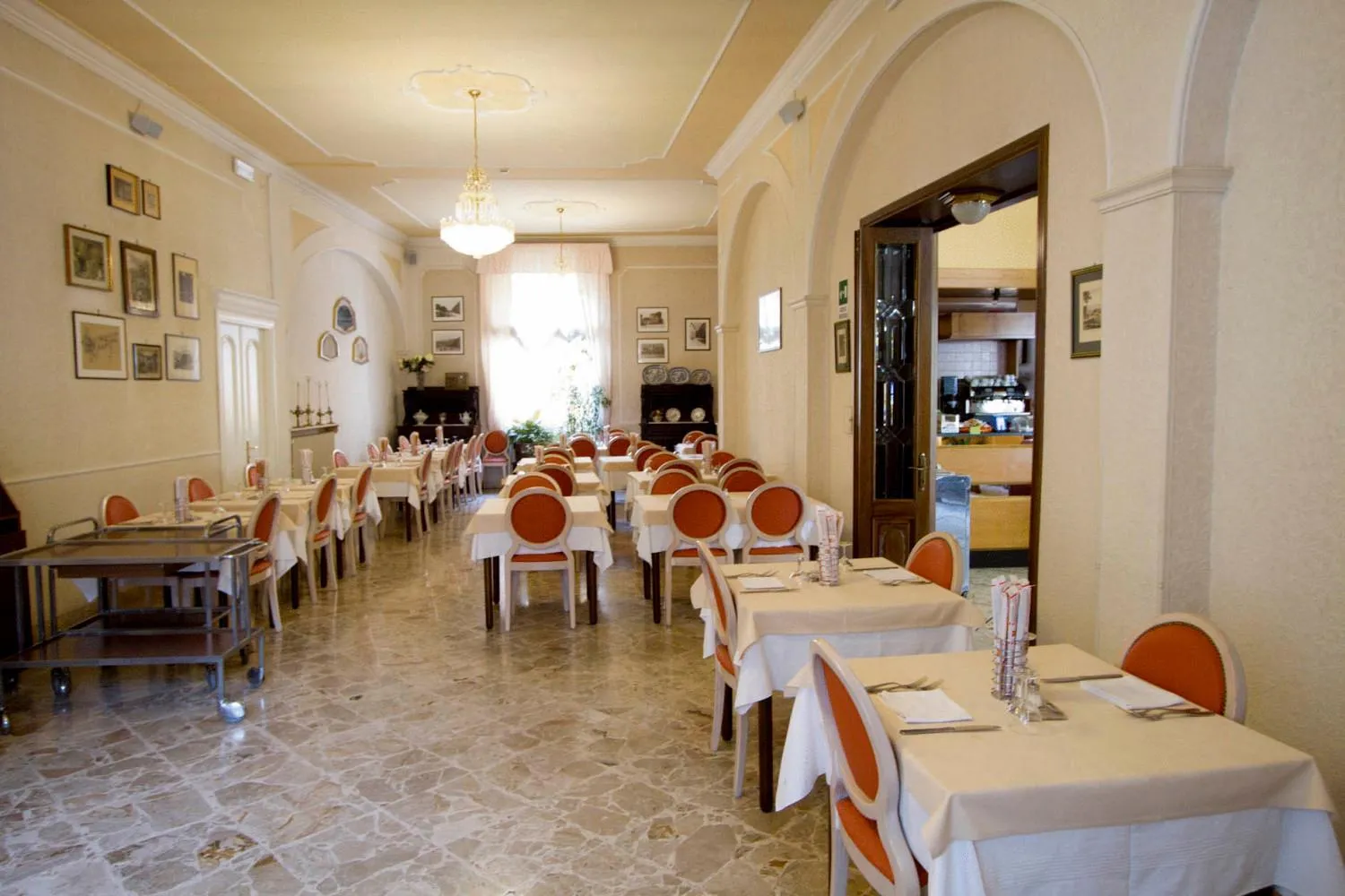 Restaurant/places to eat in Albergo Amici