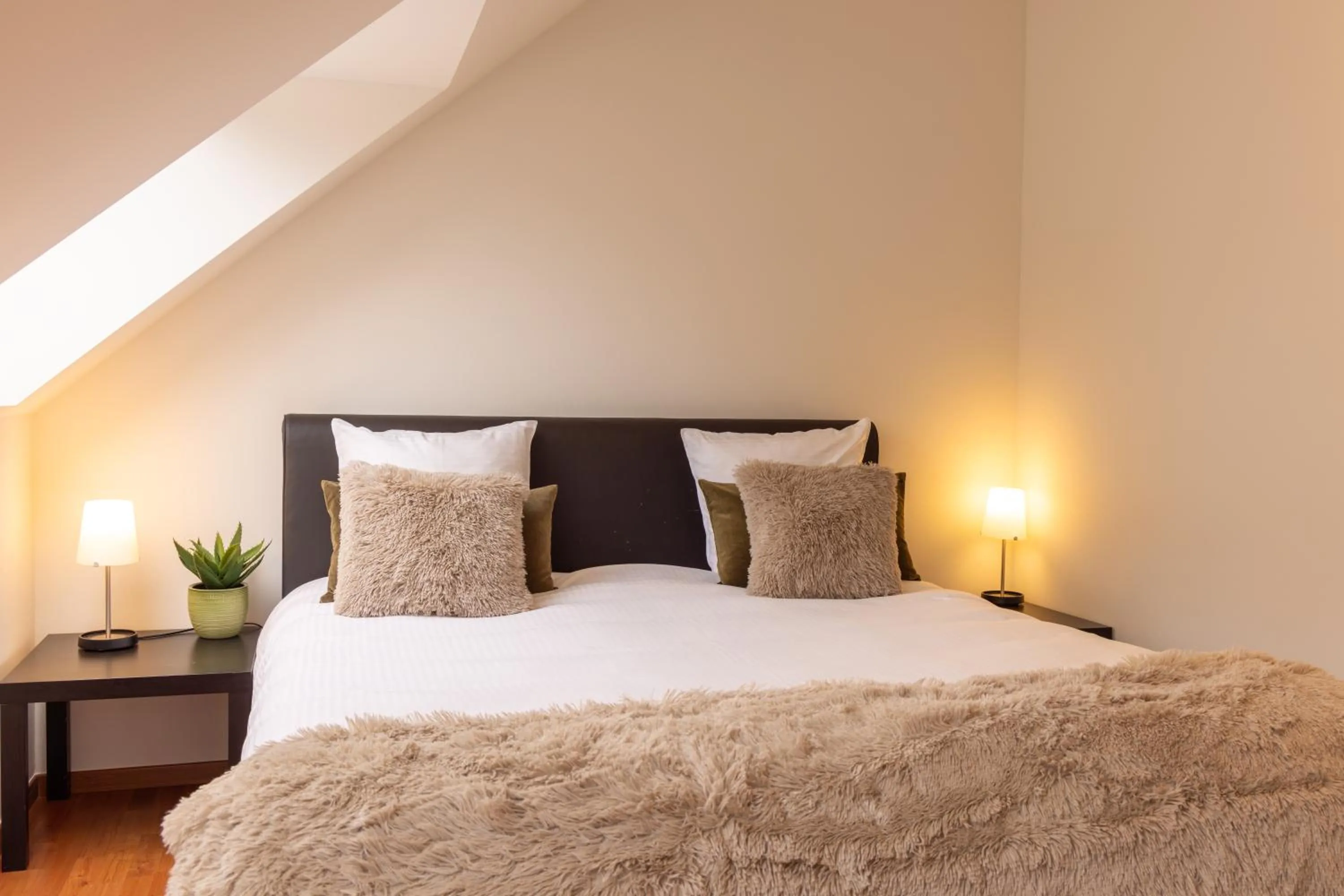 Bedroom, Bed in Hotel & Apartments Bibois Leuven