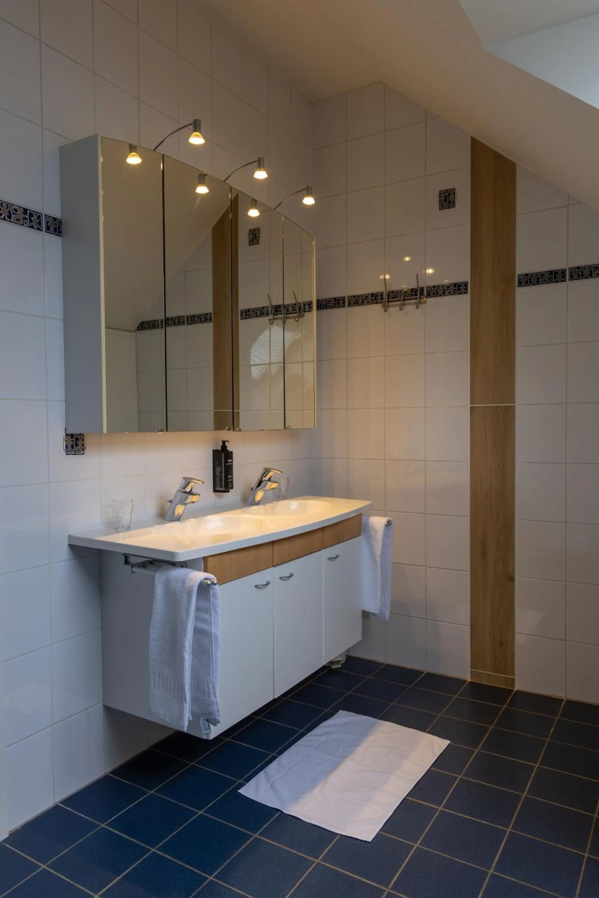 Bathroom in Hotel & Apartments Bibois Leuven